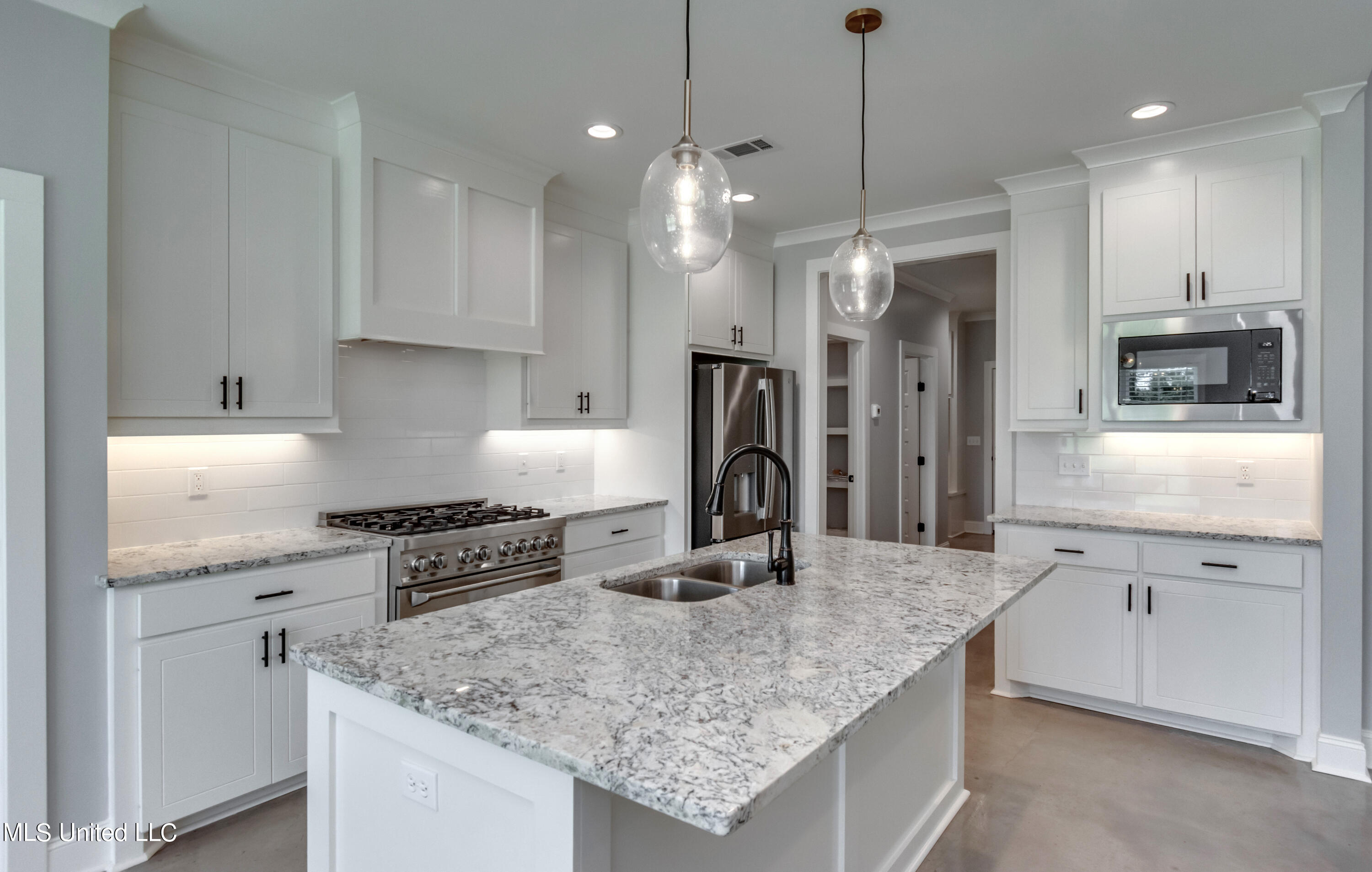 Canton, Mississippi 39046, United States, 4 Bedrooms Bedrooms, ,3 BathroomsBathrooms,Residential,Pending,59758