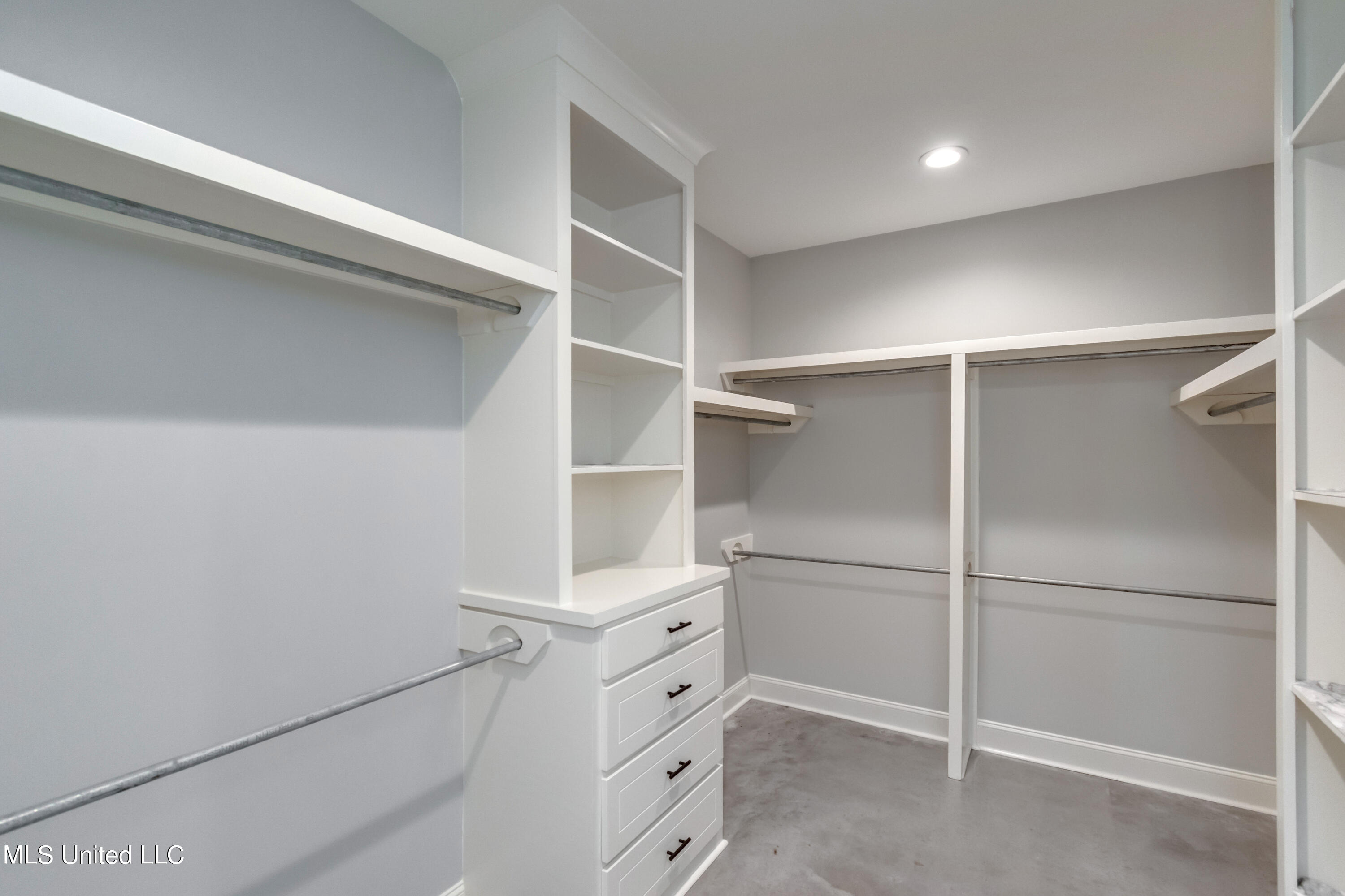 Canton, Mississippi 39046, United States, 4 Bedrooms Bedrooms, ,3 BathroomsBathrooms,Residential,Pending,59758