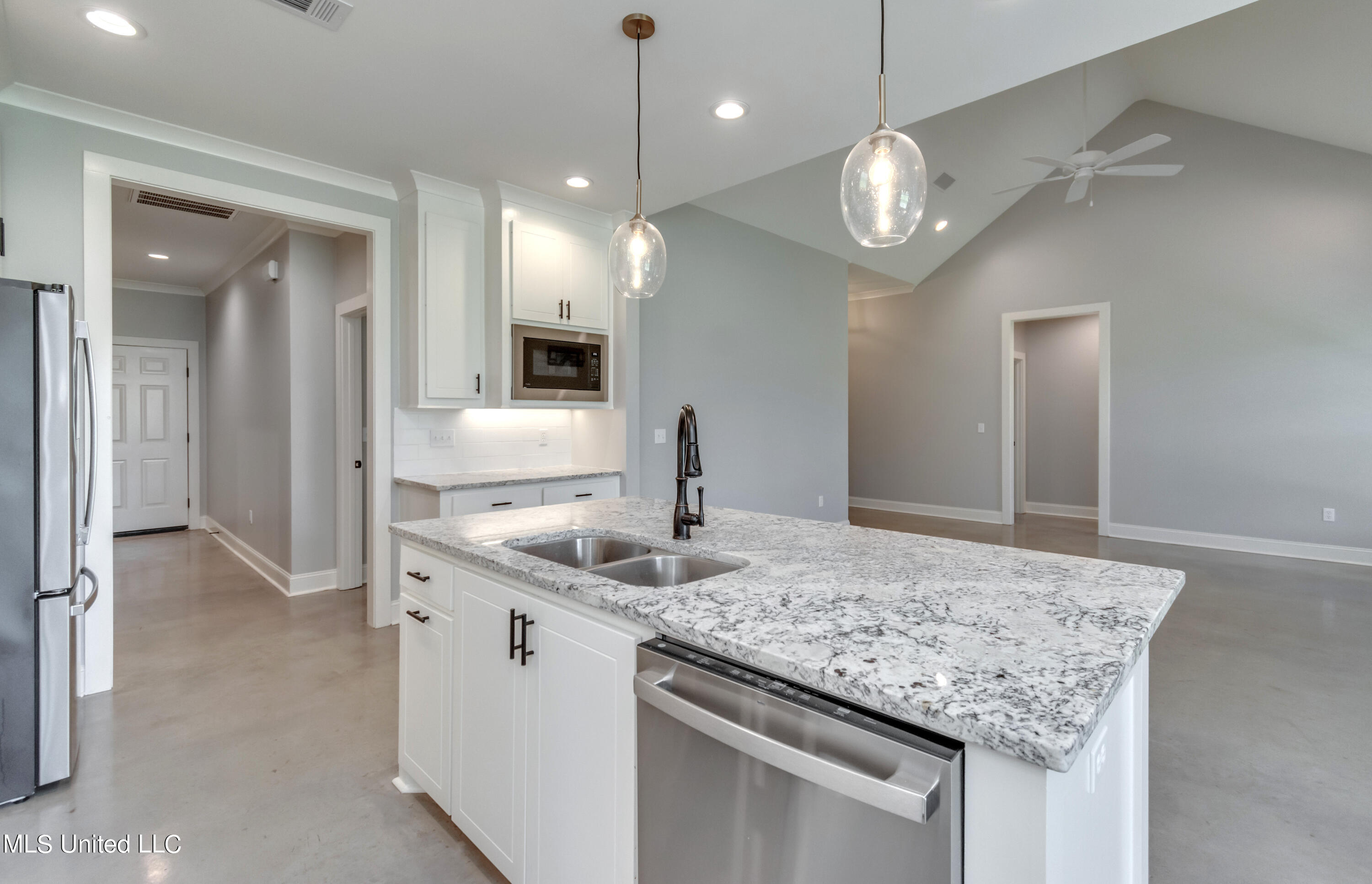 Canton, Mississippi 39046, United States, 4 Bedrooms Bedrooms, ,3 BathroomsBathrooms,Residential,Pending,59758