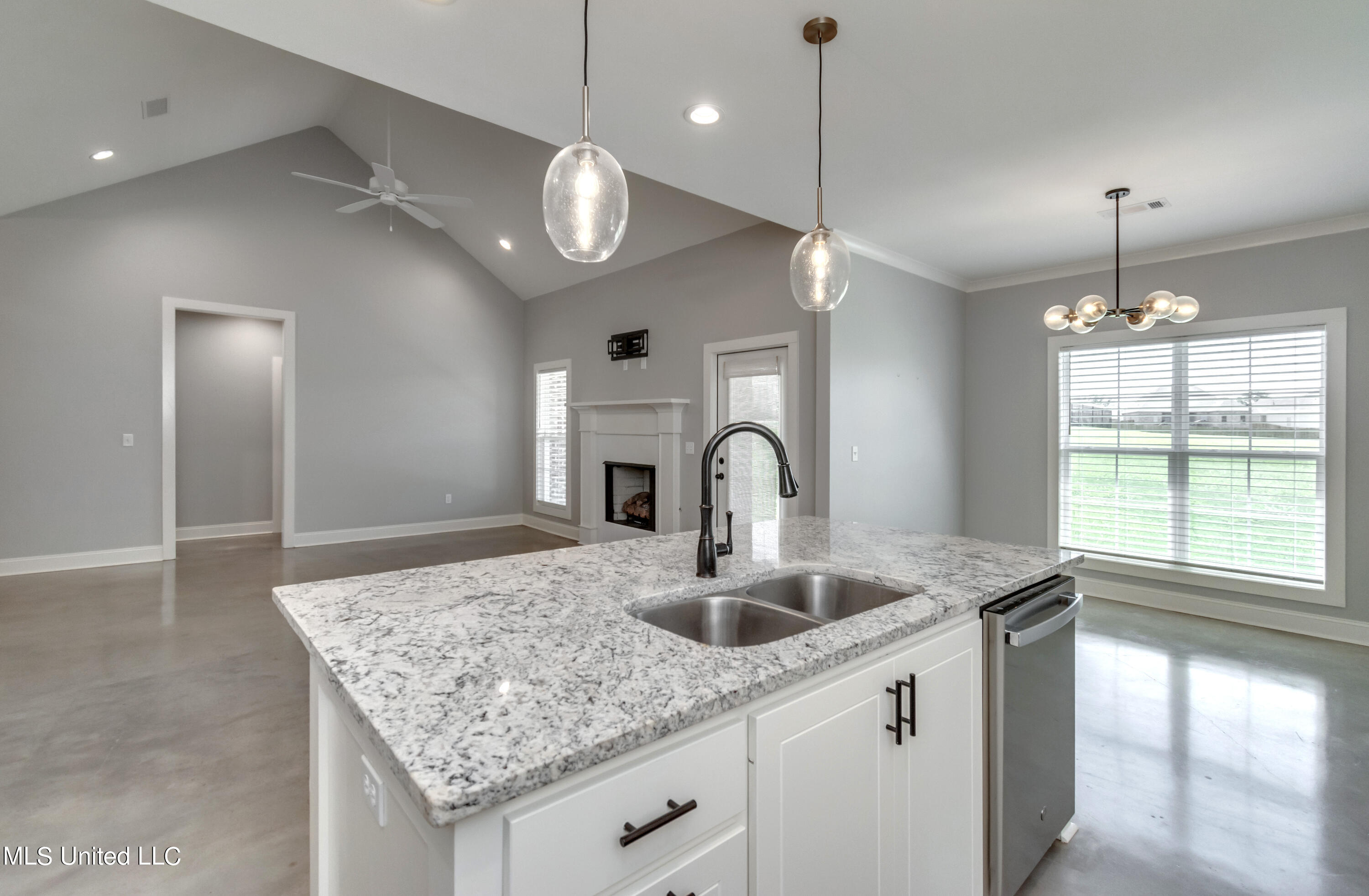 Canton, Mississippi 39046, United States, 4 Bedrooms Bedrooms, ,3 BathroomsBathrooms,Residential,Pending,59758