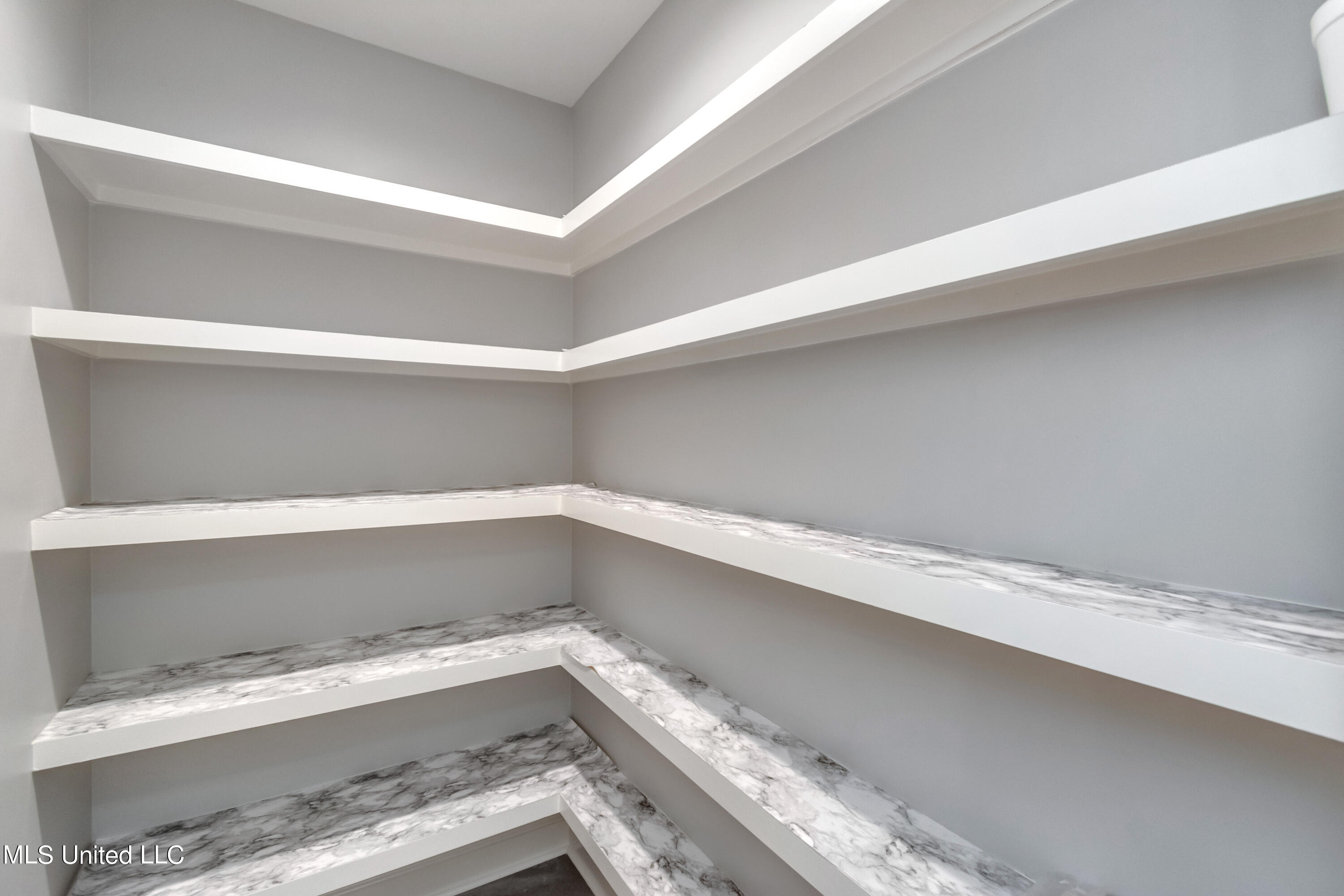 Canton, Mississippi 39046, United States, 4 Bedrooms Bedrooms, ,3 BathroomsBathrooms,Residential,Pending,59758