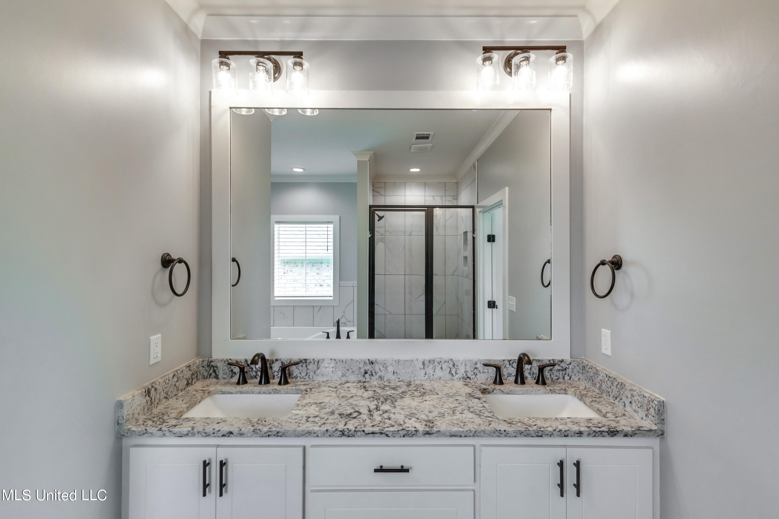 Canton, Mississippi 39046, United States, 4 Bedrooms Bedrooms, ,3 BathroomsBathrooms,Residential,Pending,59758