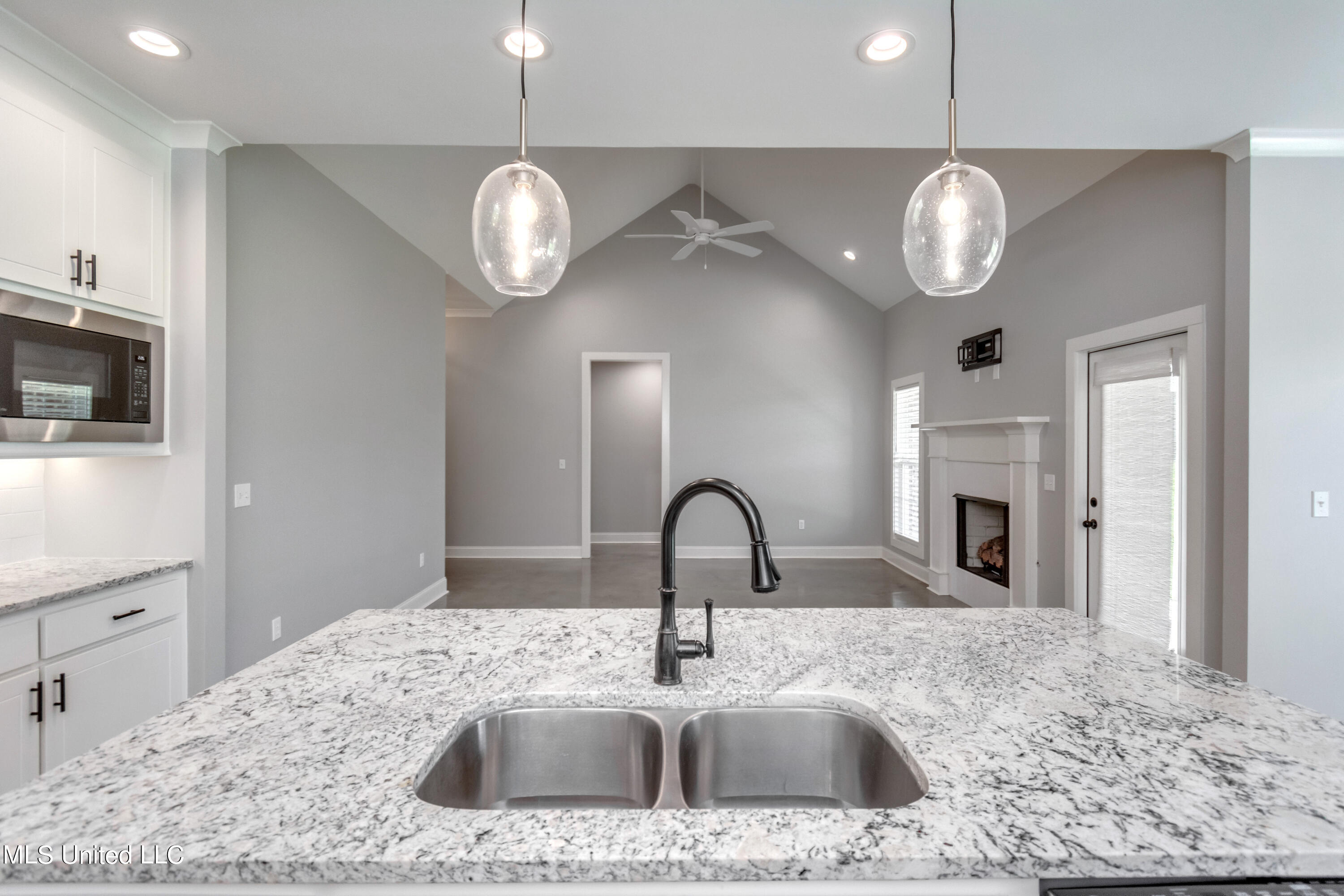 Canton, Mississippi 39046, United States, 4 Bedrooms Bedrooms, ,3 BathroomsBathrooms,Residential,Pending,59758