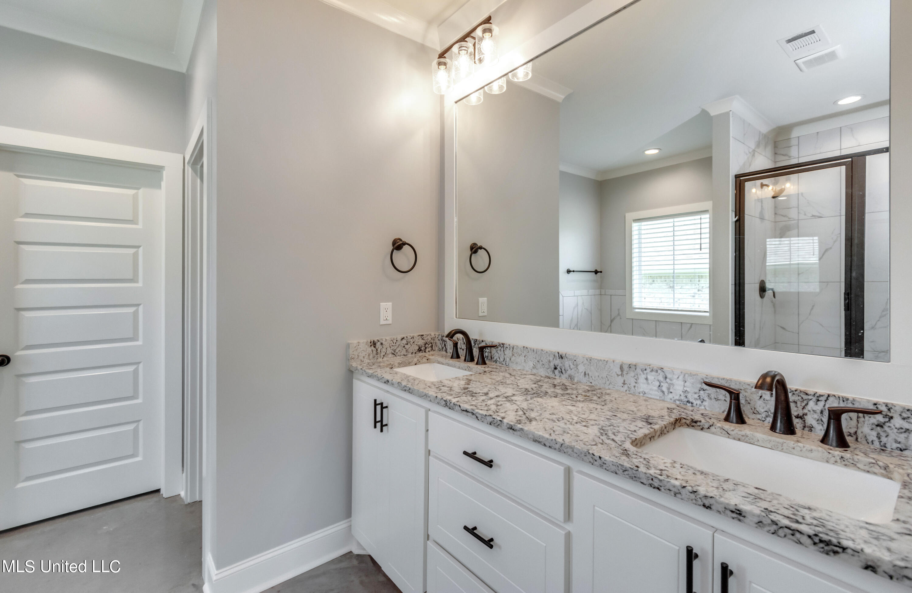 Canton, Mississippi 39046, United States, 4 Bedrooms Bedrooms, ,3 BathroomsBathrooms,Residential,Pending,59758