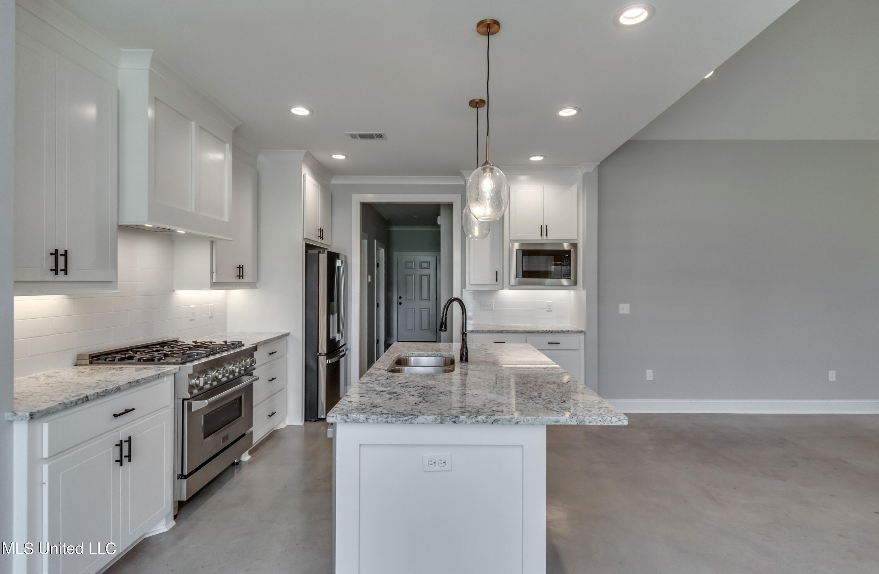 Canton, Mississippi 39046, United States, 4 Bedrooms Bedrooms, ,3 BathroomsBathrooms,Residential,Pending,59758