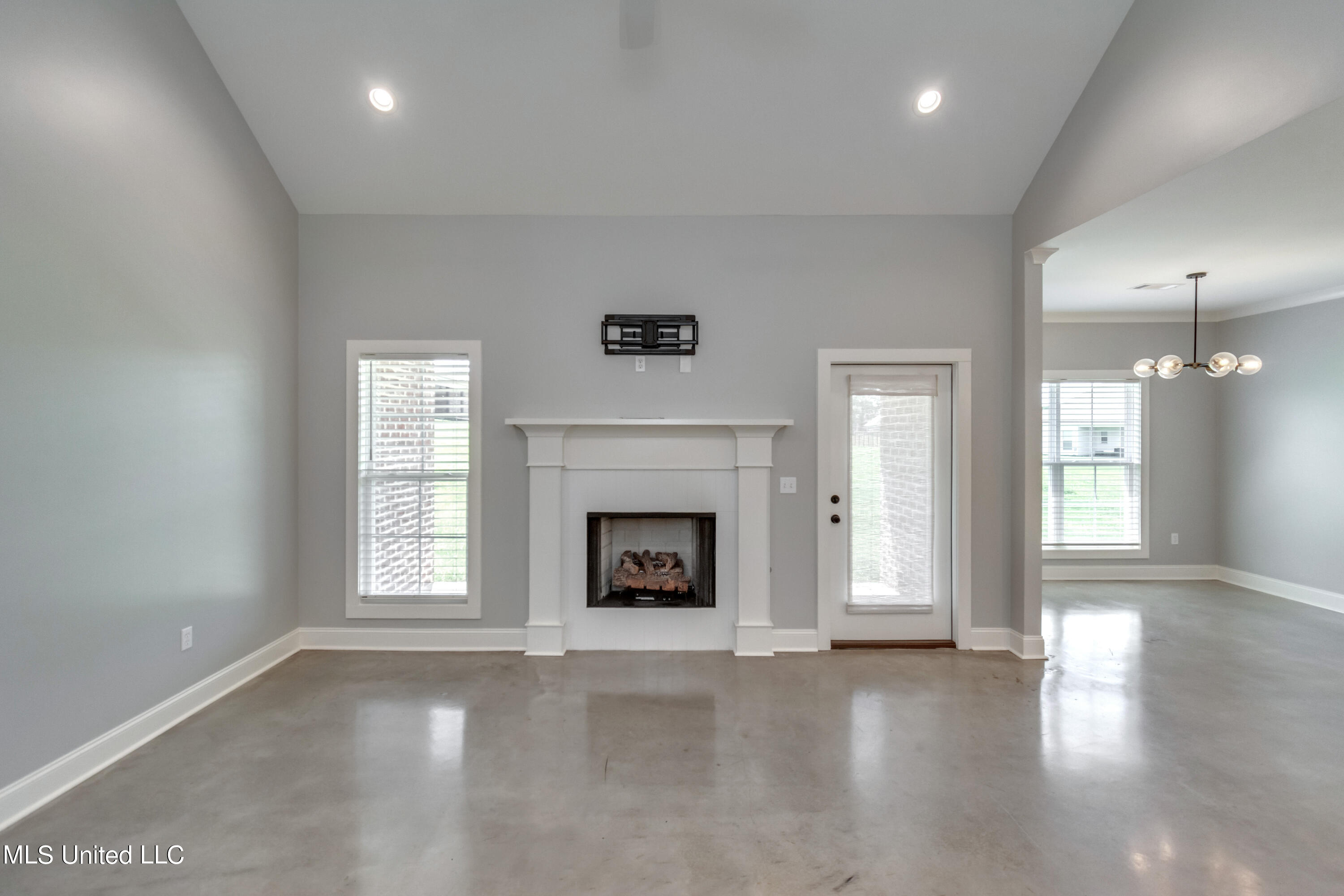 Canton, Mississippi 39046, United States, 4 Bedrooms Bedrooms, ,3 BathroomsBathrooms,Residential,Pending,59758