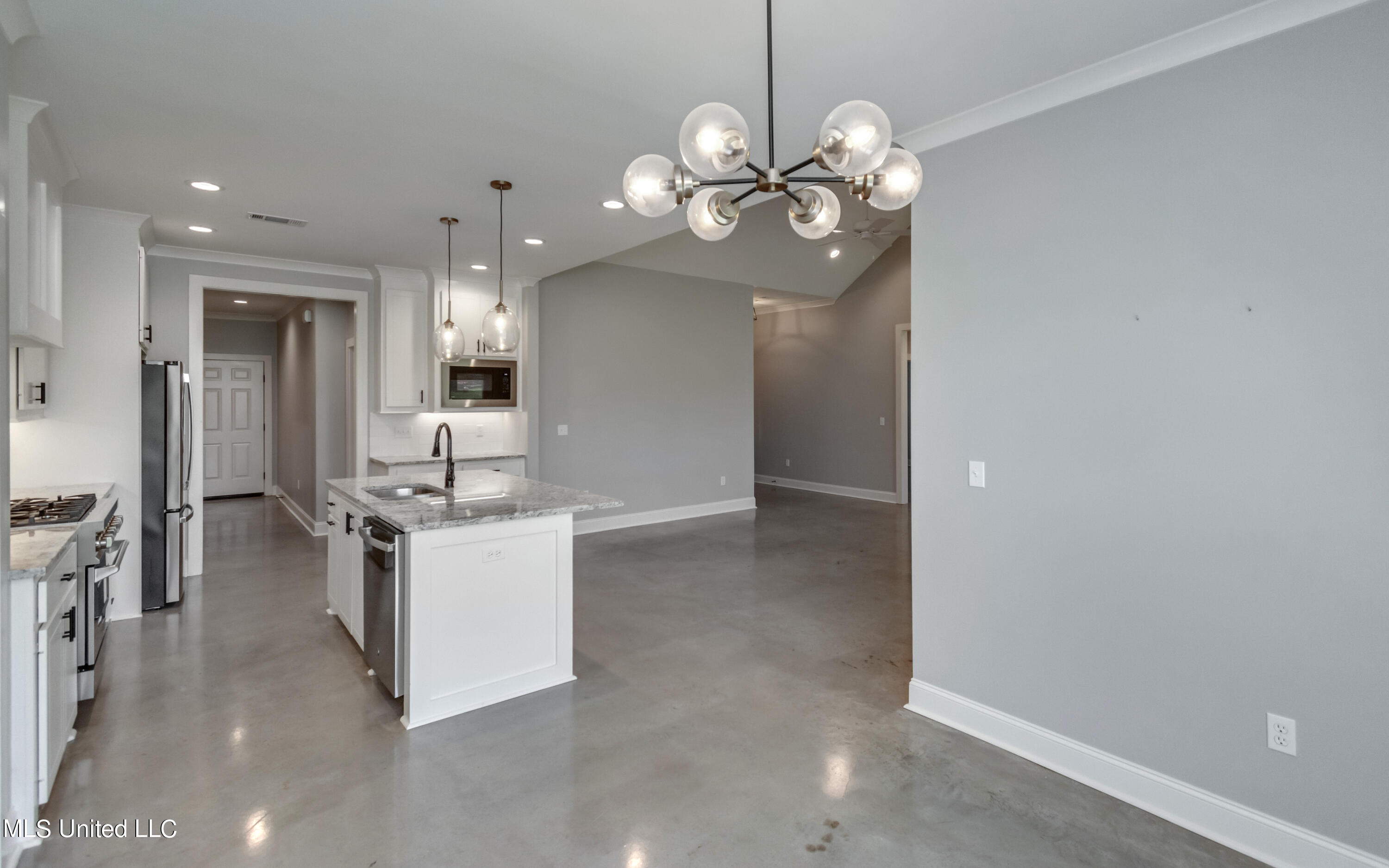 Canton, Mississippi 39046, United States, 4 Bedrooms Bedrooms, ,3 BathroomsBathrooms,Residential,Pending,59758