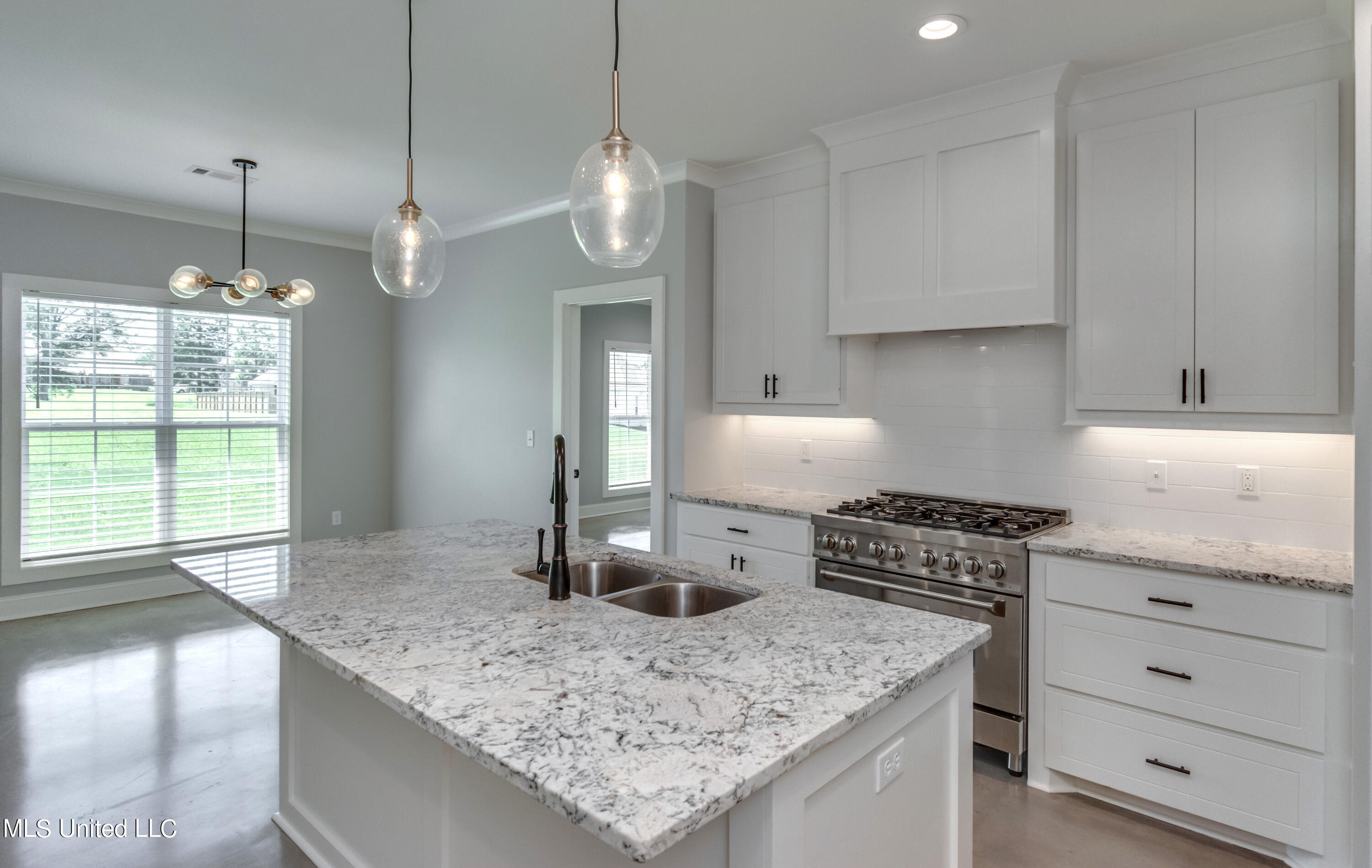 Canton, Mississippi 39046, United States, 4 Bedrooms Bedrooms, ,3 BathroomsBathrooms,Residential,Pending,59758