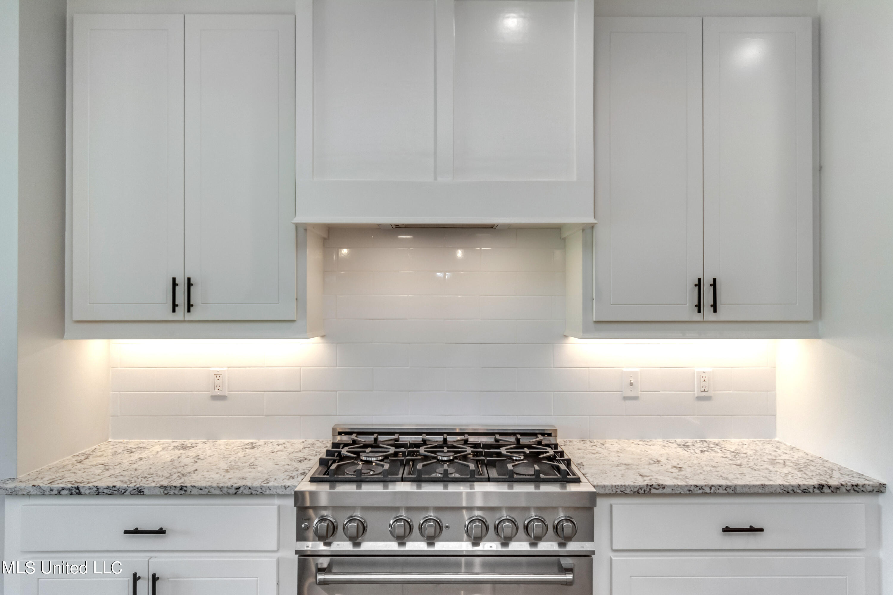 Canton, Mississippi 39046, United States, 4 Bedrooms Bedrooms, ,3 BathroomsBathrooms,Residential,Pending,59758