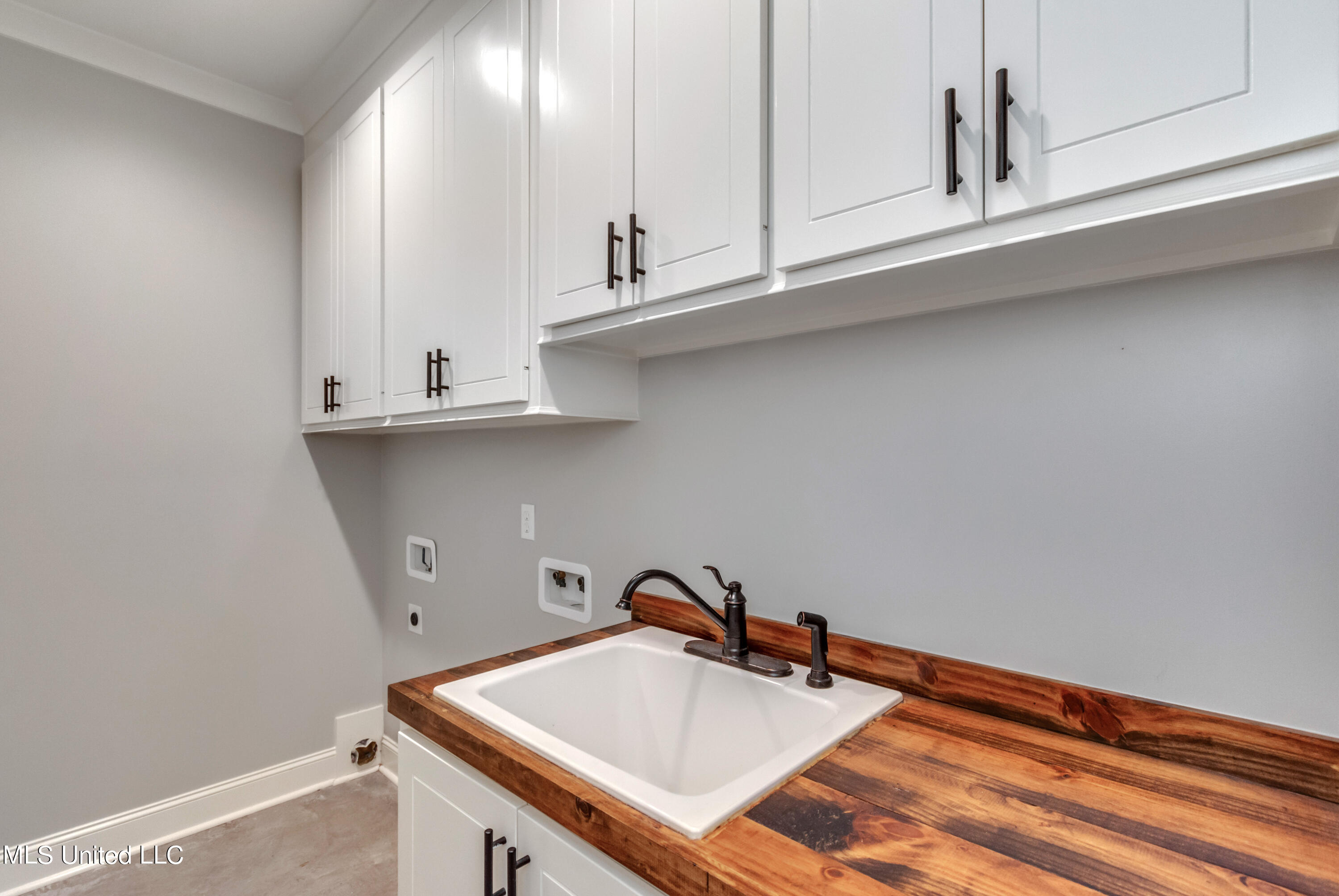 Canton, Mississippi 39046, United States, 4 Bedrooms Bedrooms, ,3 BathroomsBathrooms,Residential,Pending,59758