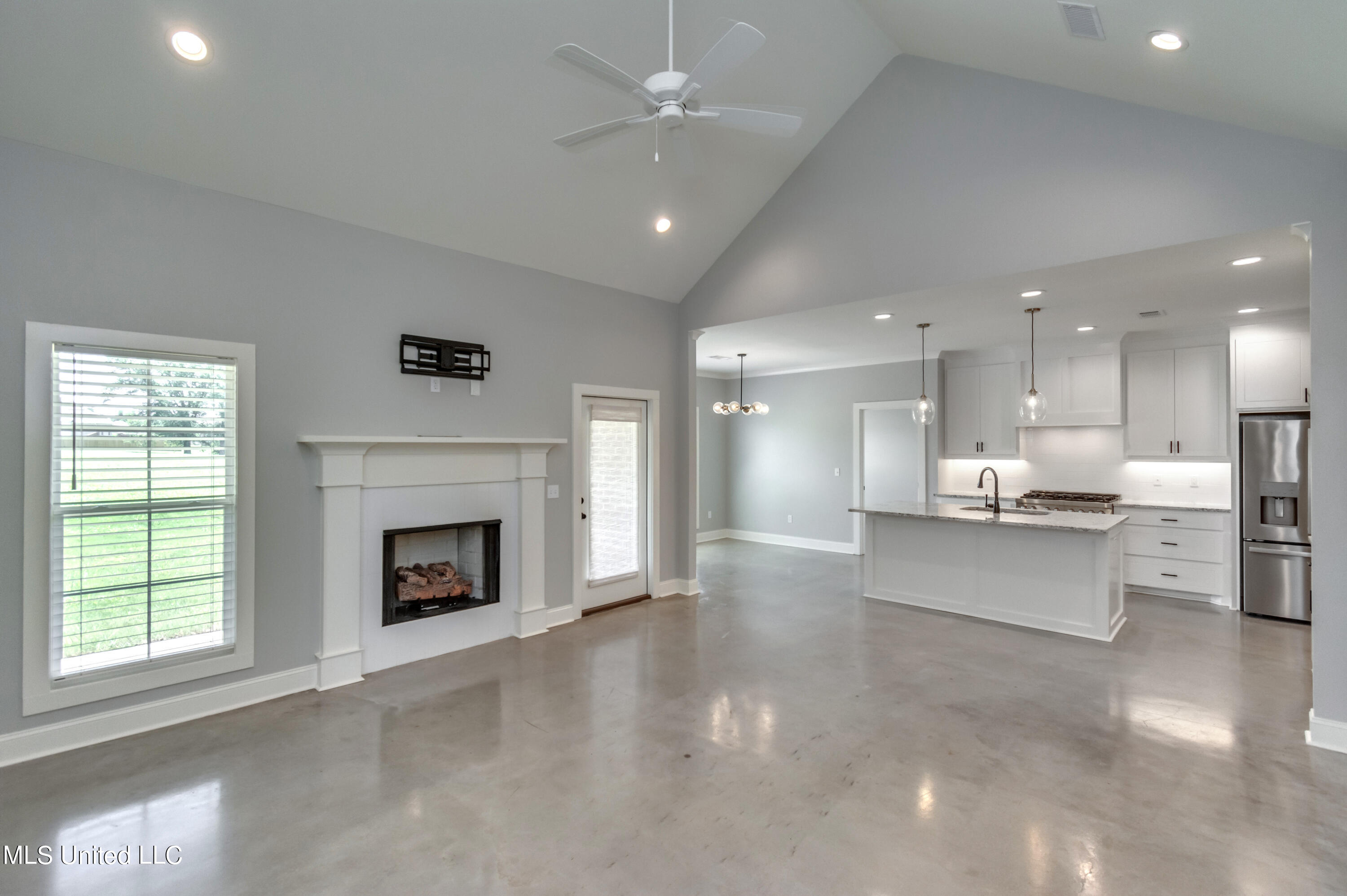 Canton, Mississippi 39046, United States, 4 Bedrooms Bedrooms, ,3 BathroomsBathrooms,Residential,Pending,59758