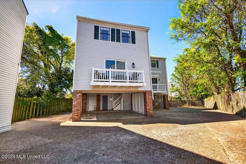 Townhouse For Sale - 255 E Scenic Drive<br/> Pass Christian, MS 39571