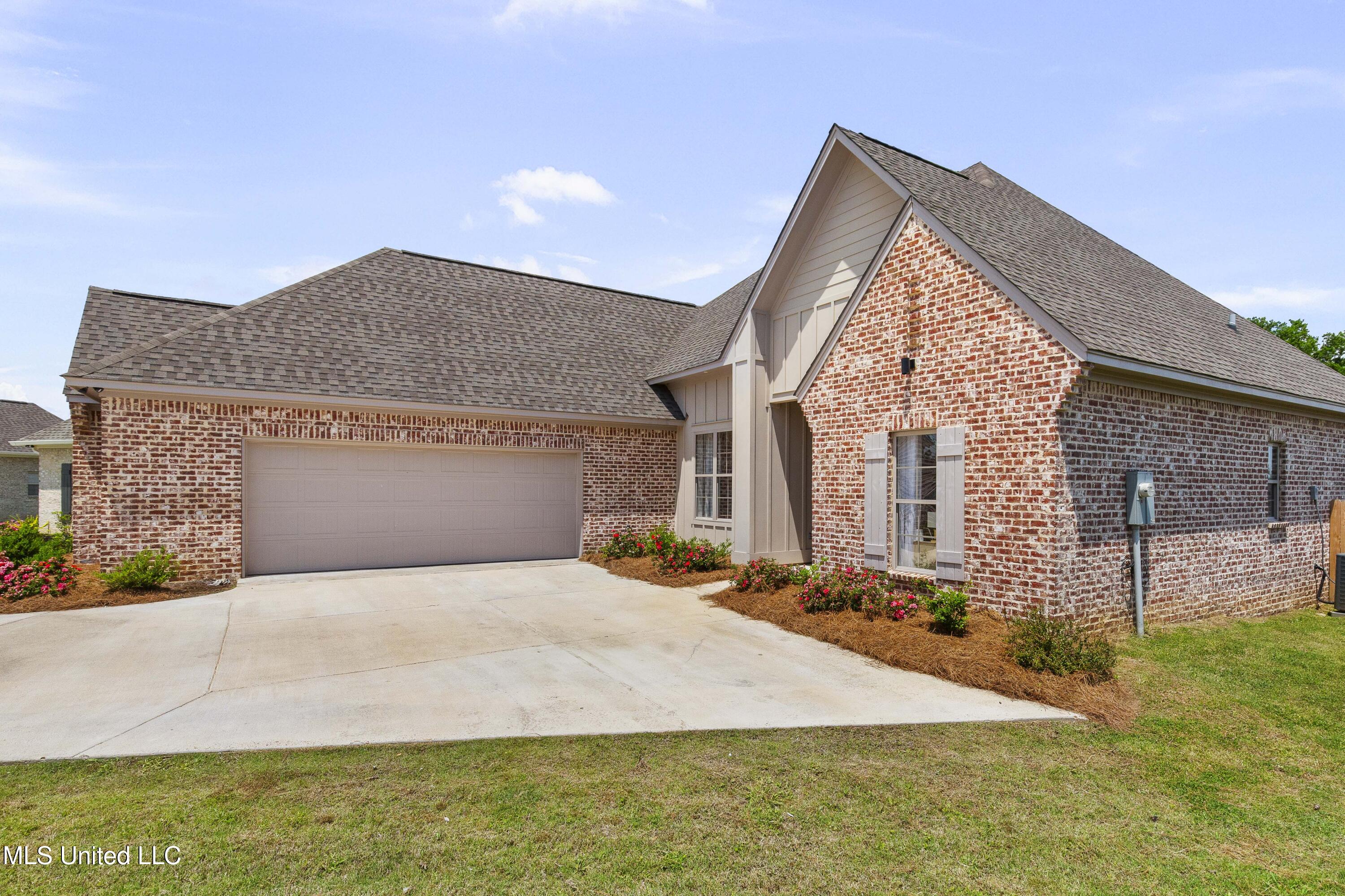 212 Ashbury Cove, Canton, Mississippi image 4