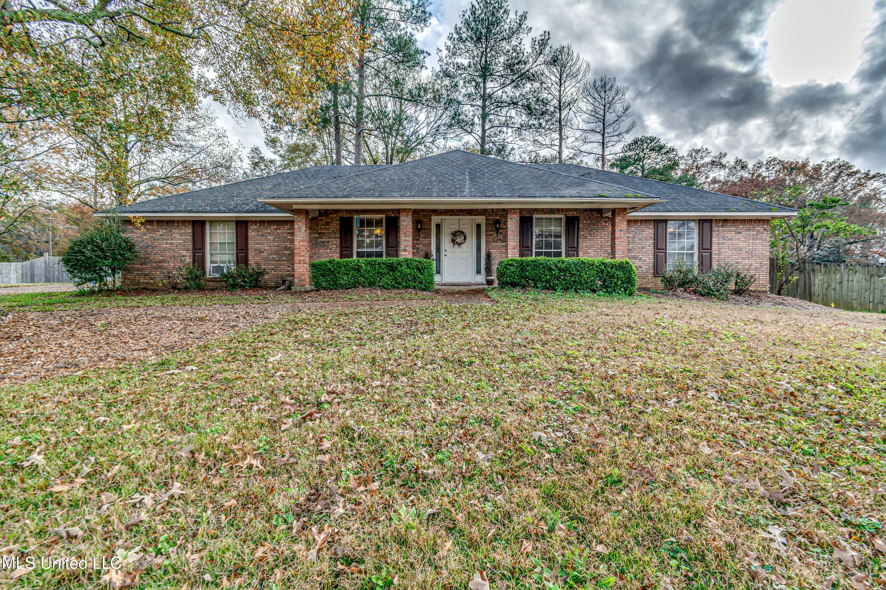 202 Woodrun Drive, Ridgeland, Mississippi image 1