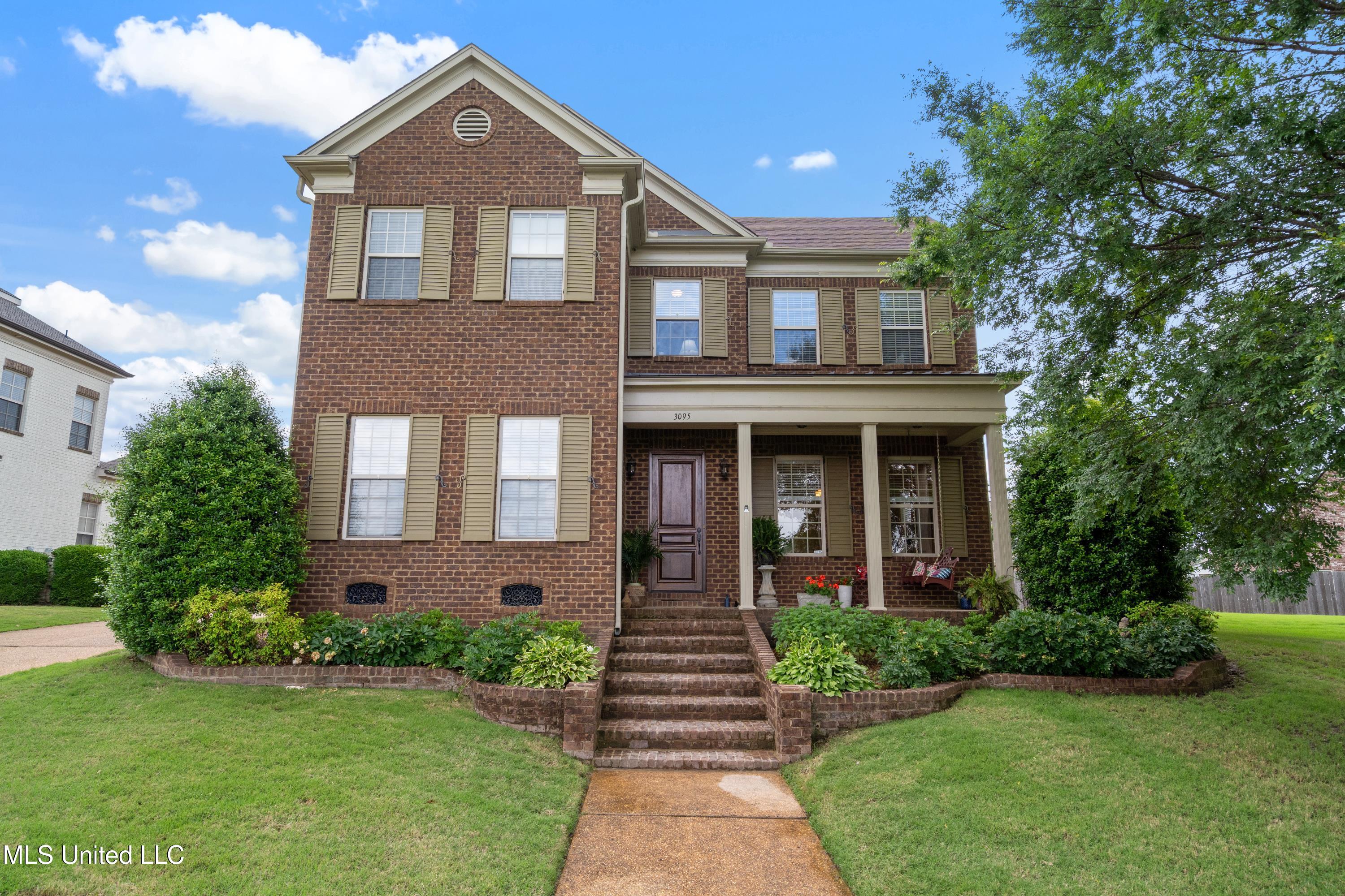3095 W Beauvoir Place, Hernando, Mississippi image 1