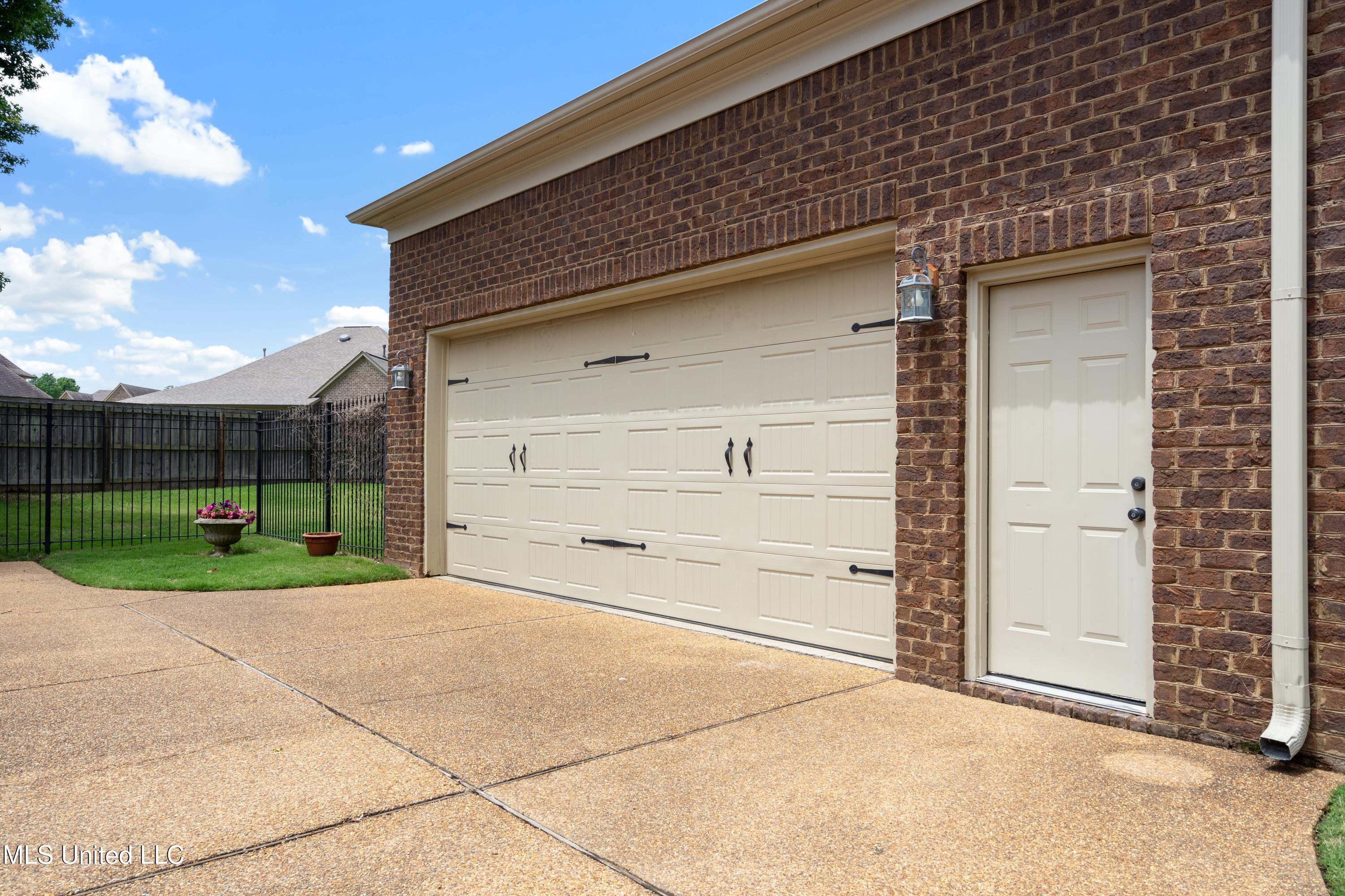 3095 W Beauvoir Place, Hernando, Mississippi image 4