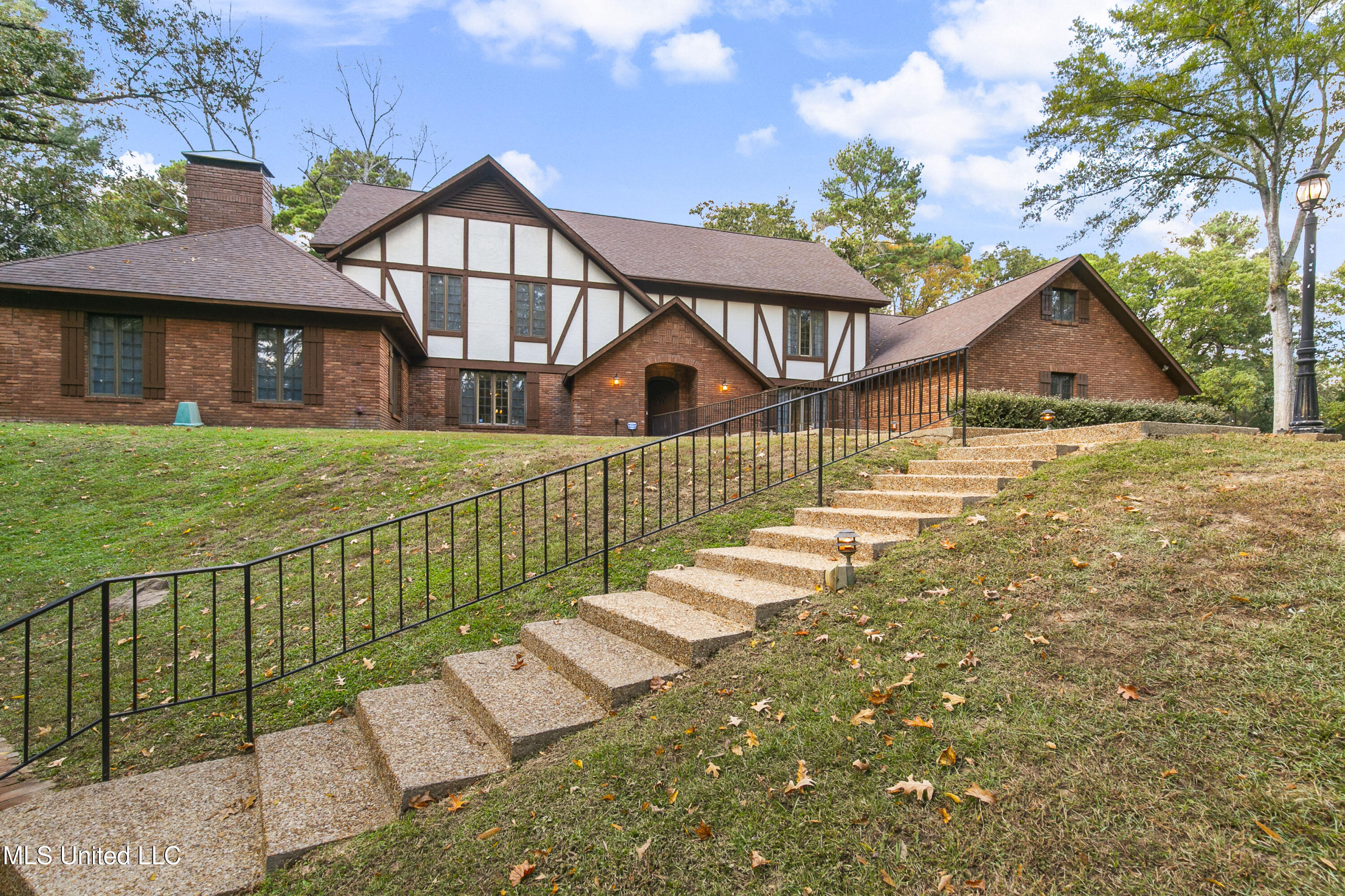 1609 SW Linda Drive, Clinton, Mississippi image 9