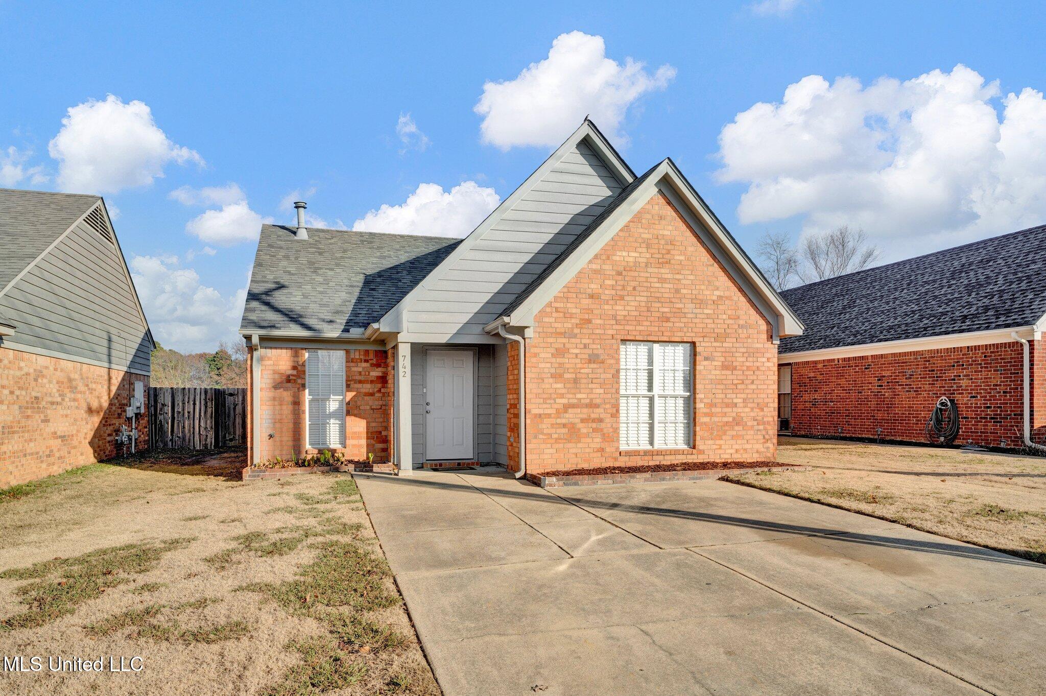 742 W E Ross Parkway, Southaven, Mississippi image 1