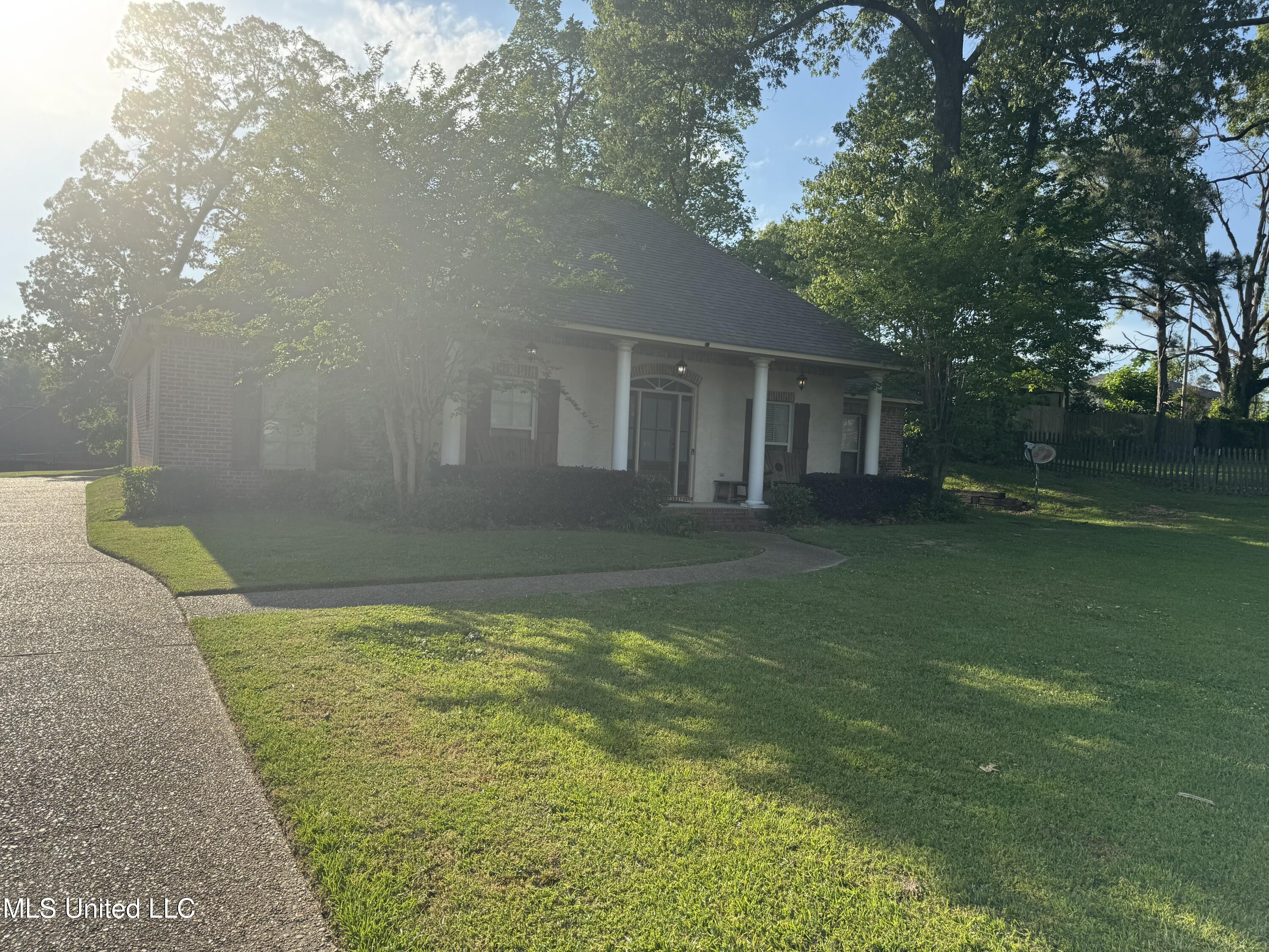 8 Audubon Place
