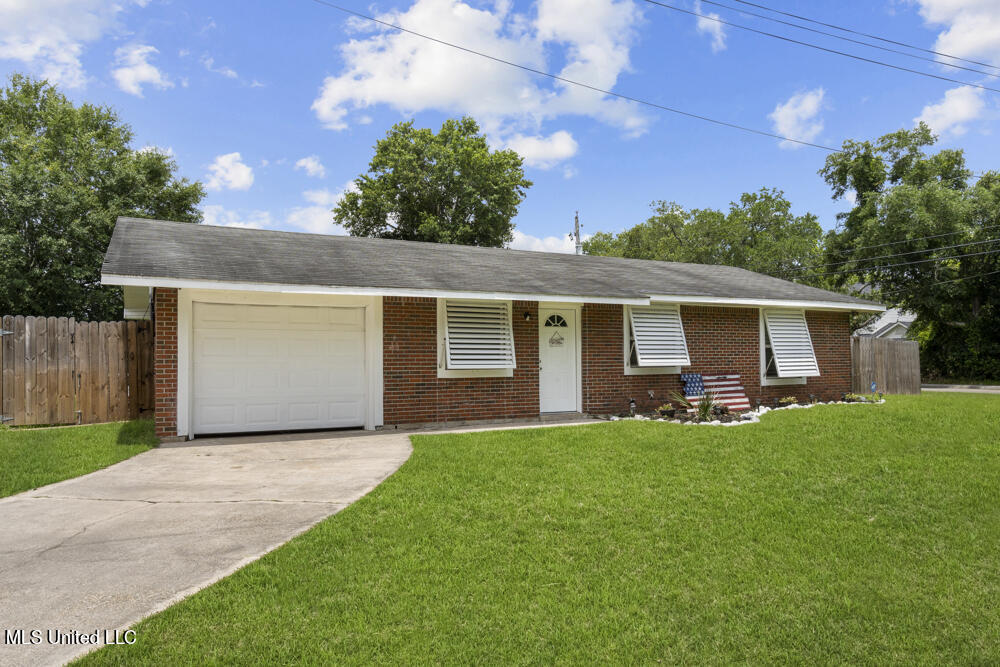 110 Cathy Drive, Bay Saint Louis, Mississippi image 1