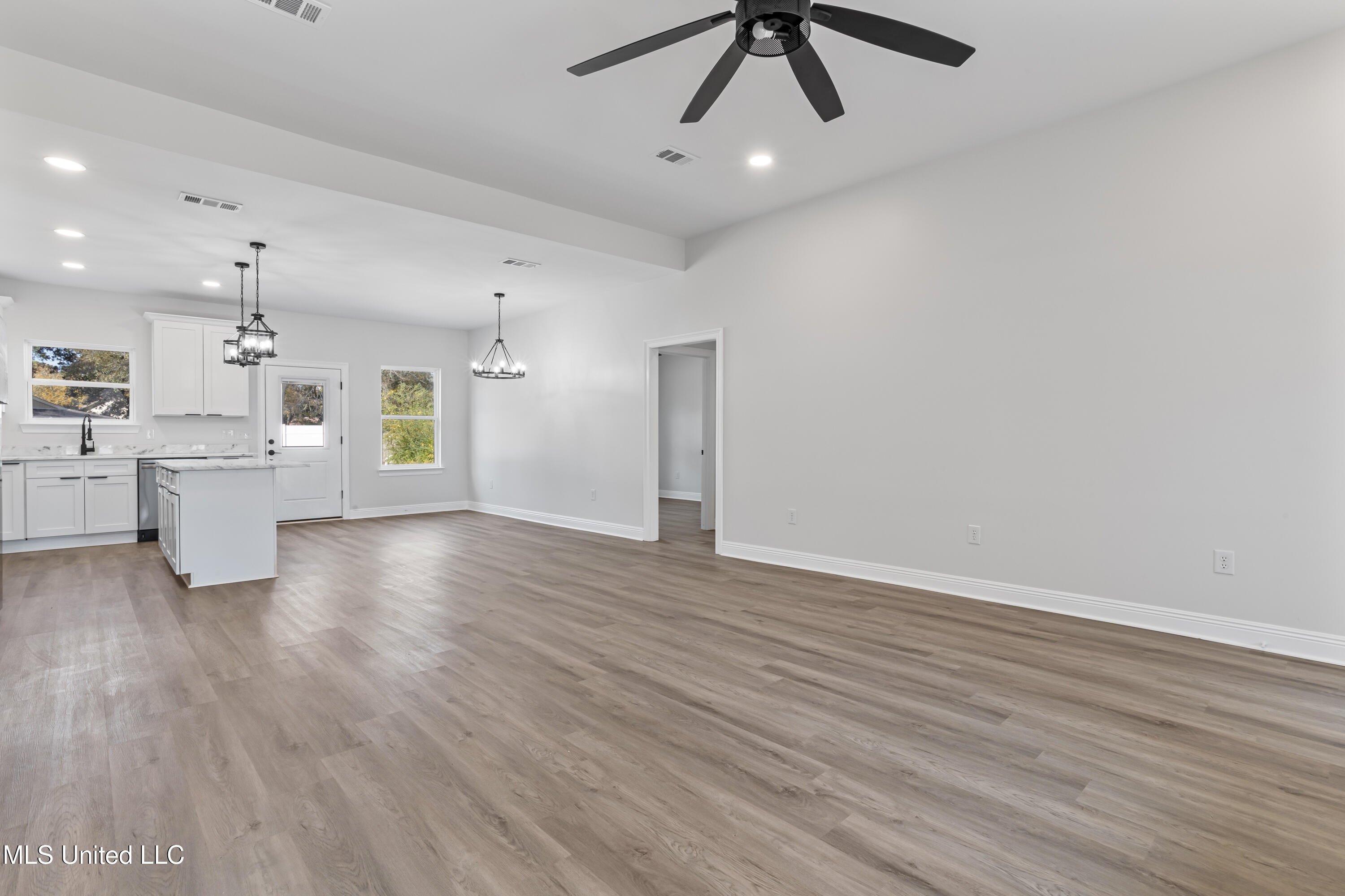 2608 N 8th Street, Ocean Springs, Mississippi image 9