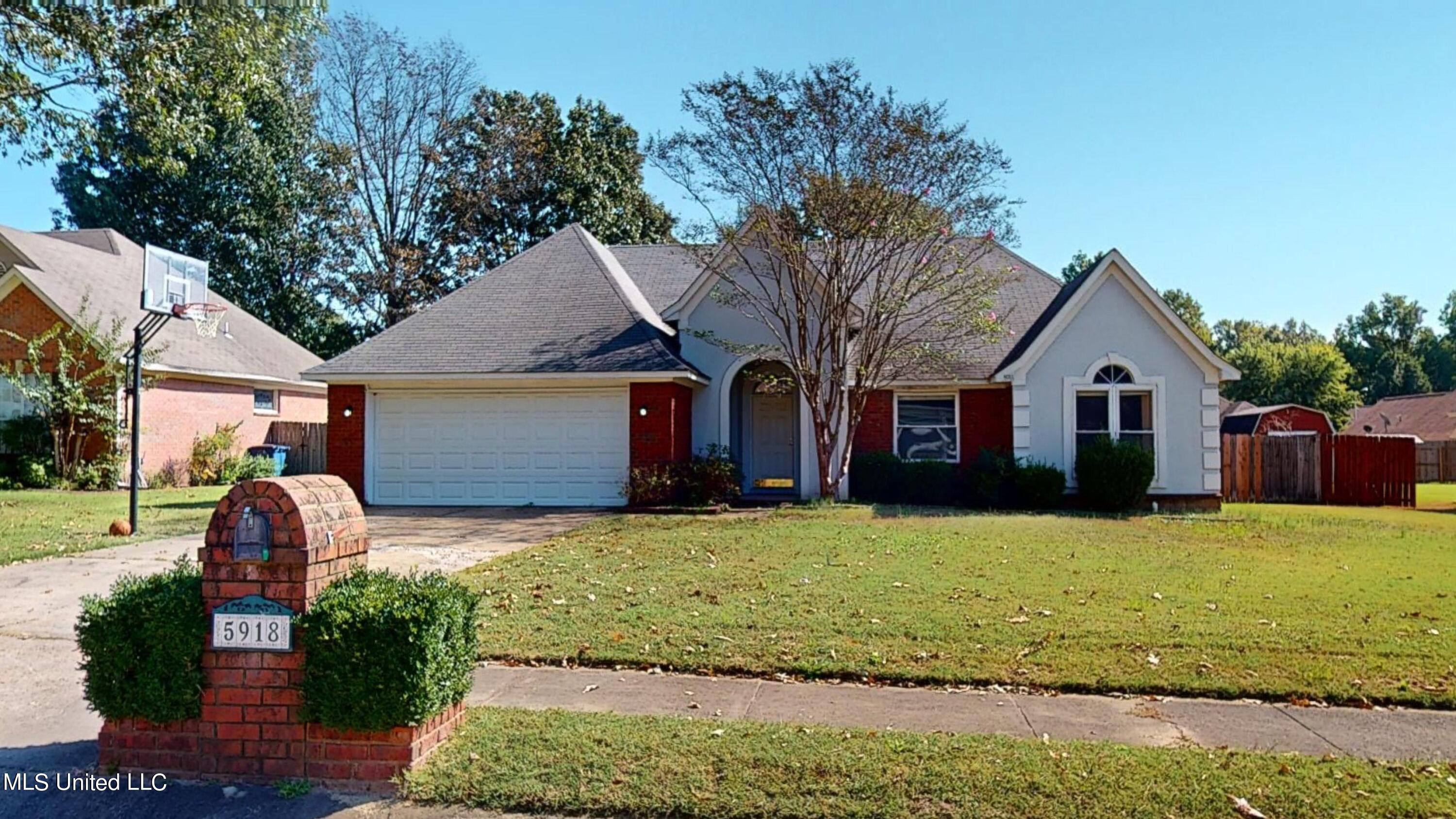 5918 W White Ridge Circle, Olive Branch, Mississippi image 2