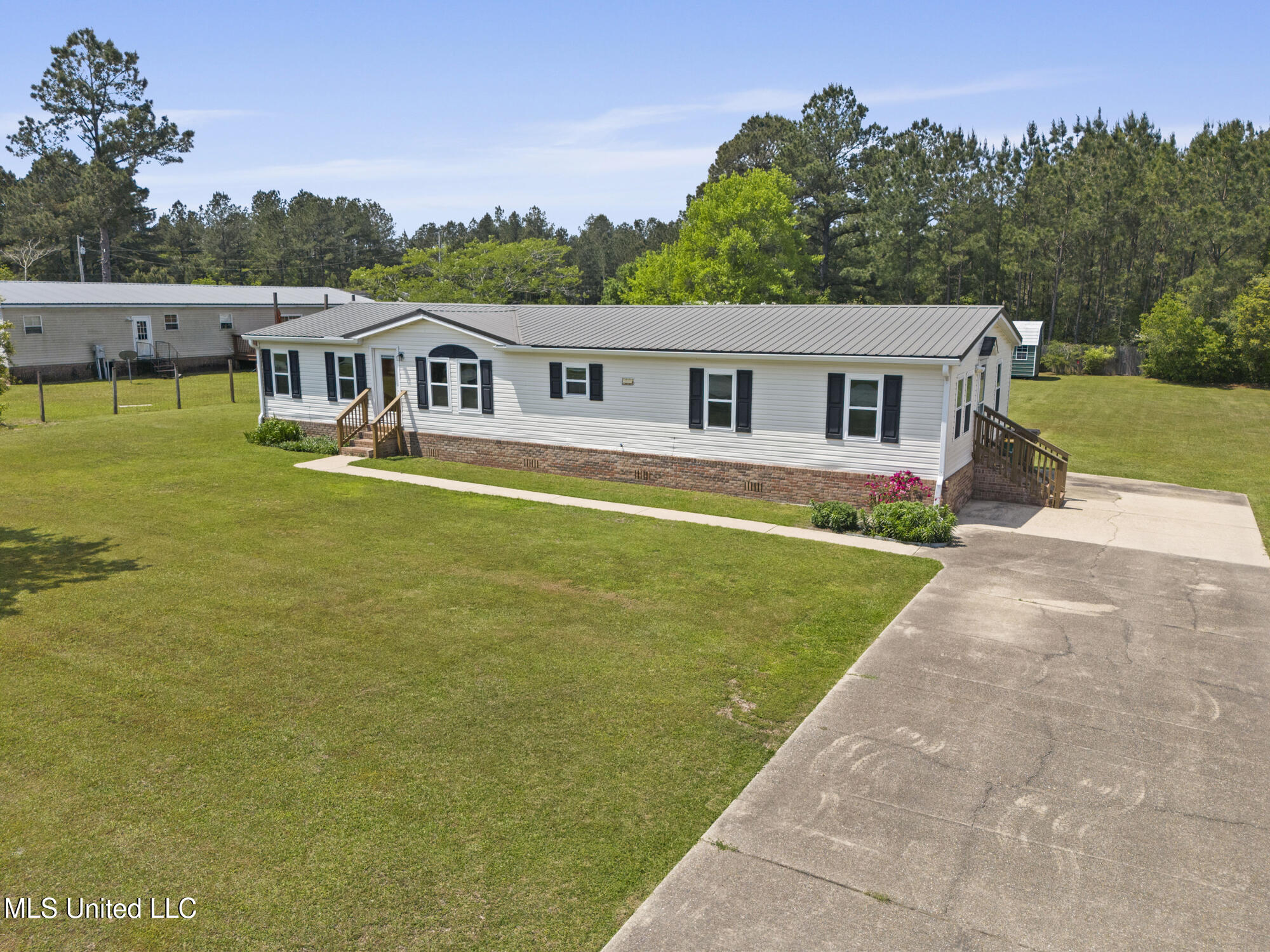 19561 Lennis Cuevas Road, Saucier, Mississippi image 2