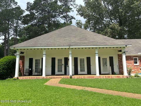 Homes For Sale - 207 S Pear Orchard Road<br/> Ridgeland, MS 39157