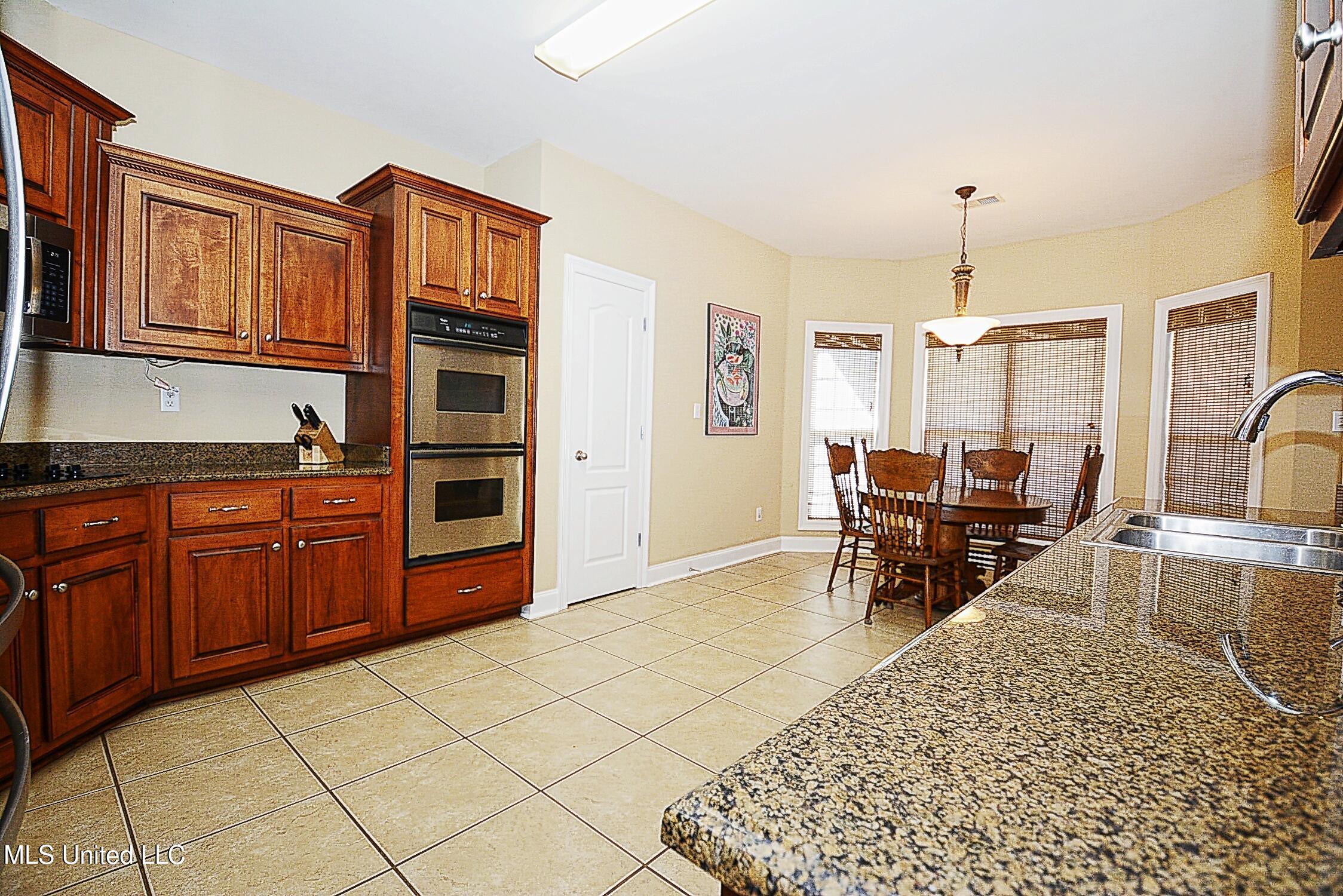 4051 Misty Oaks Lane, Nesbit, Mississippi image 12