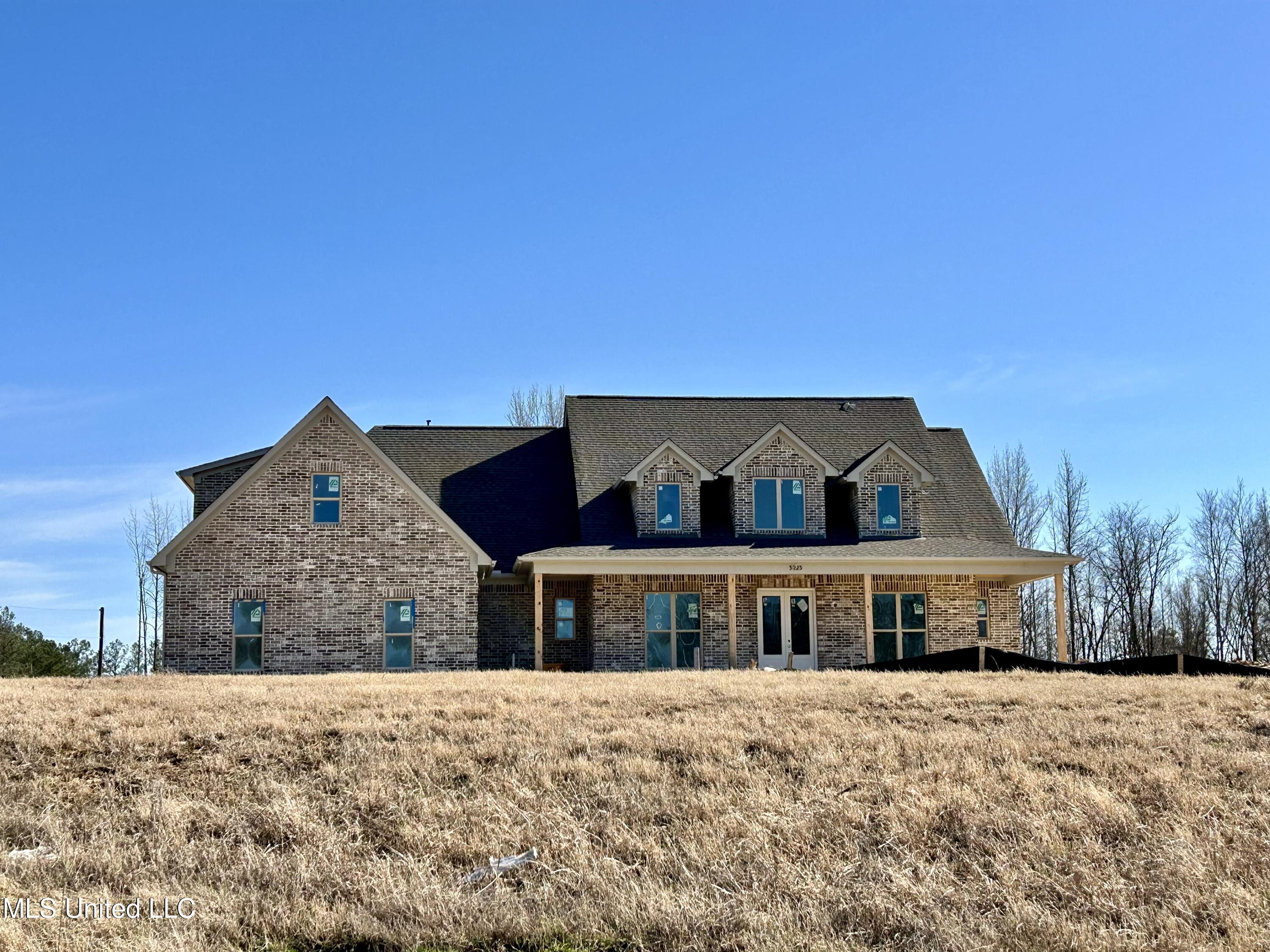5225 Deerwood Crossing Drive Dr, Lake Cormorant, Mississippi image 1