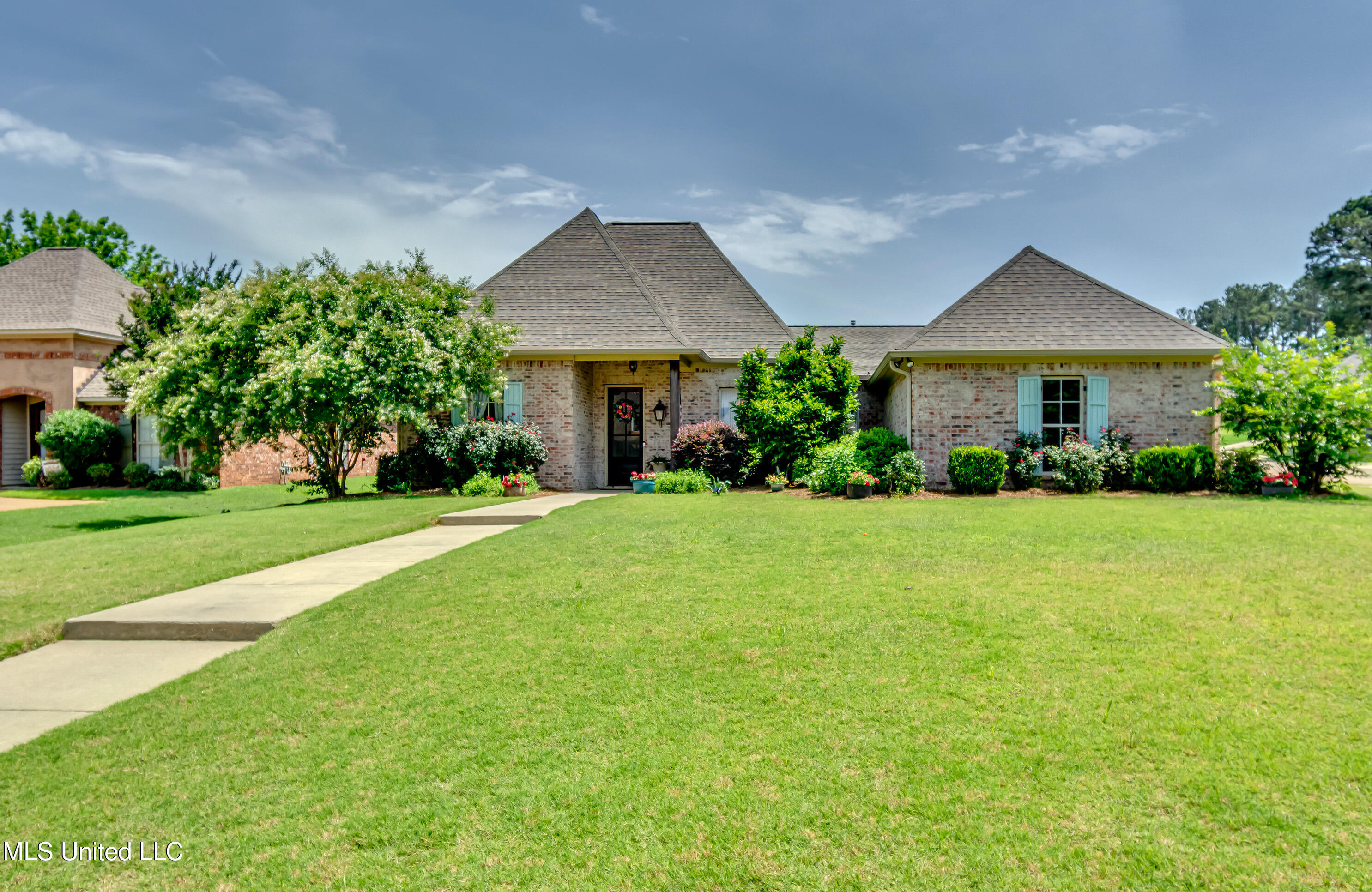 109 Mullherrin Drive, Madison, Mississippi image 1