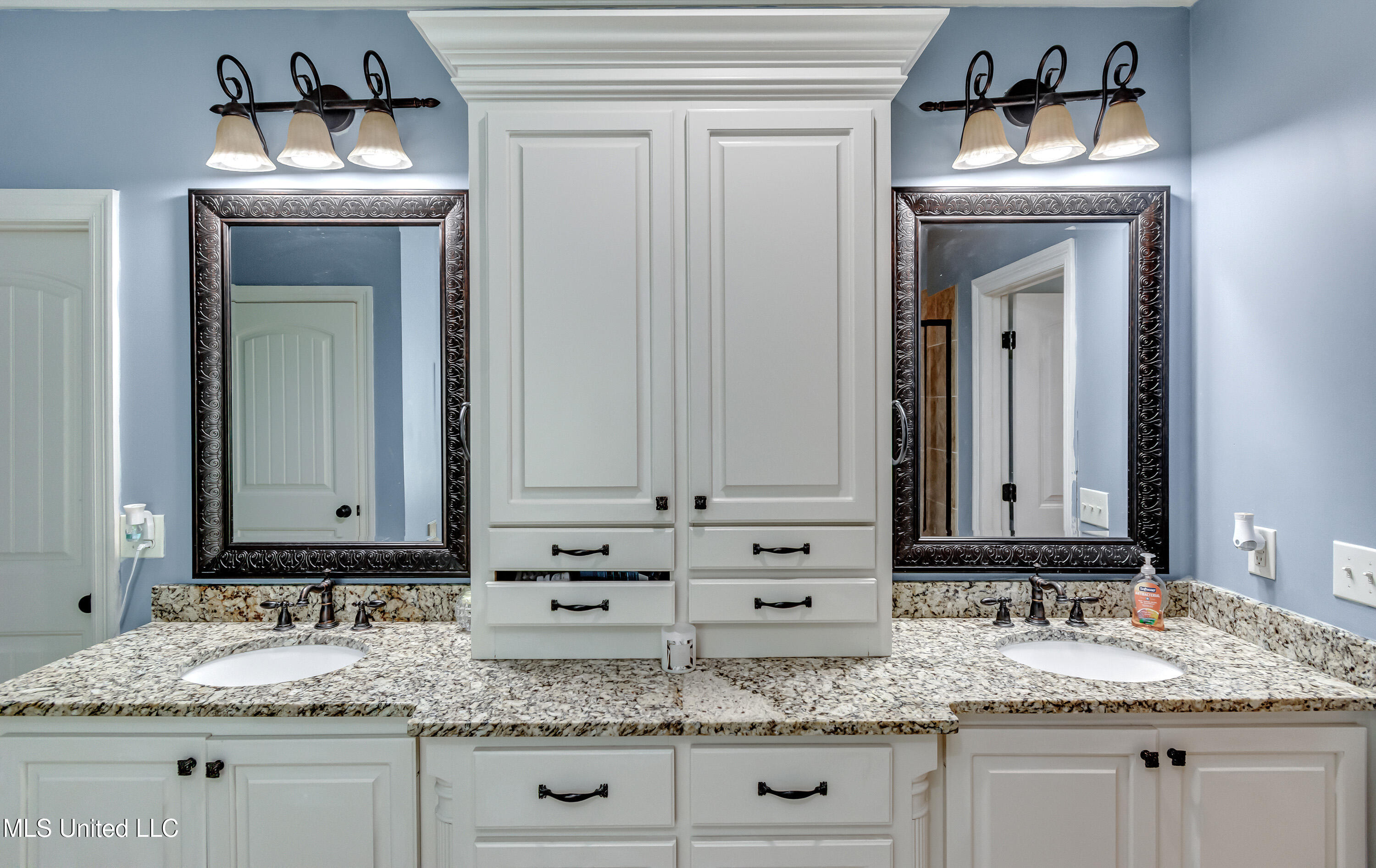 Madison, Mississippi 39110, United States, 4 Bedrooms Bedrooms, ,3 BathroomsBathrooms,Residential,Active,131621