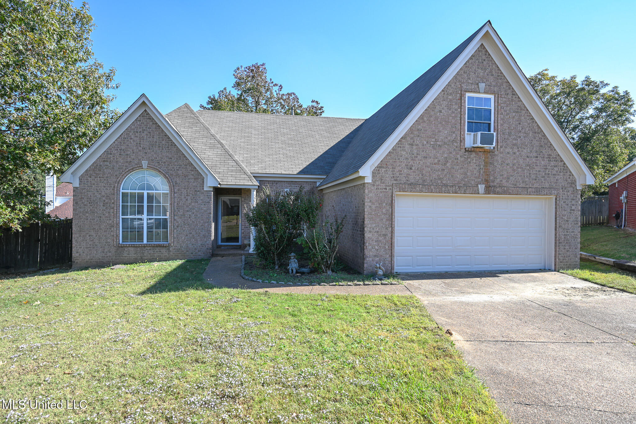 6126 Rolling Oaks Cove, Olive Branch, Mississippi image 1