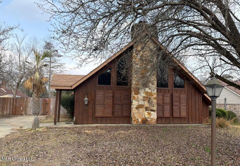 Homes For Sale - 27 Clairmont Circle<br/> Laurel, MS 39440