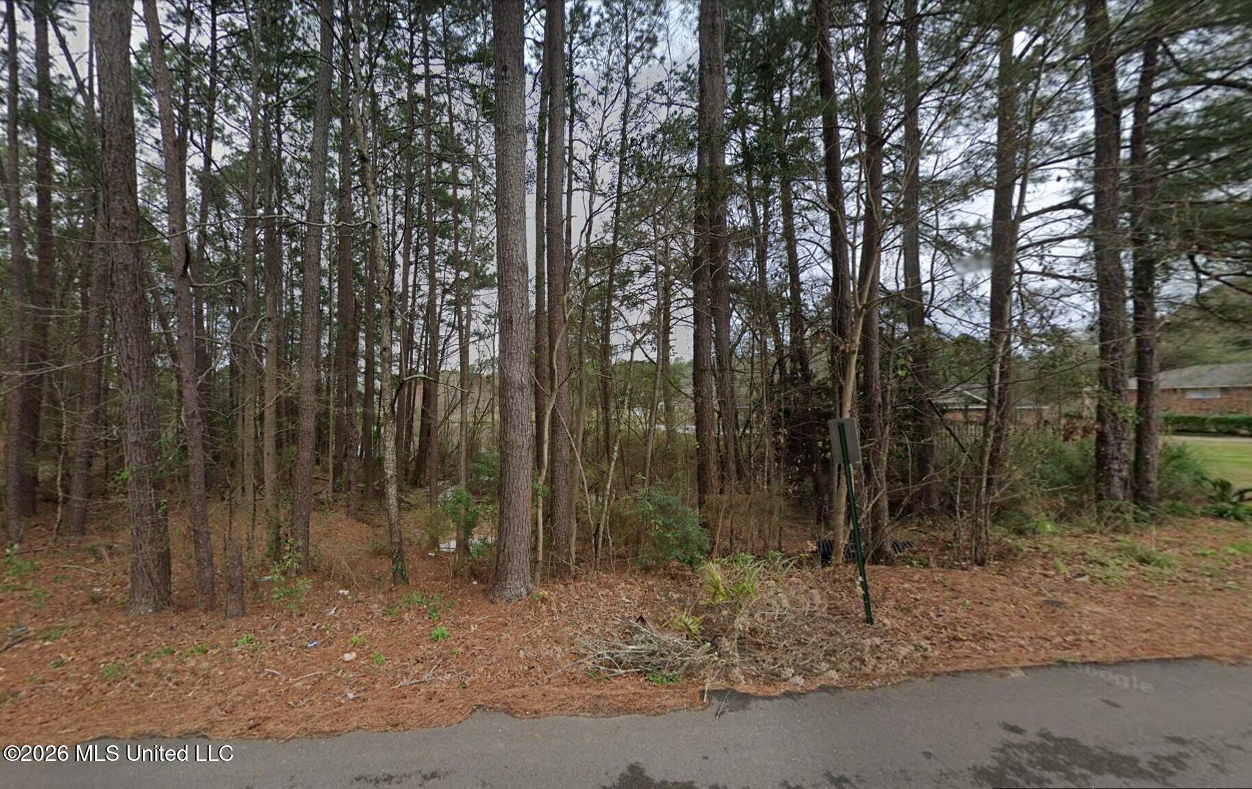 115 W Lakeside Drive