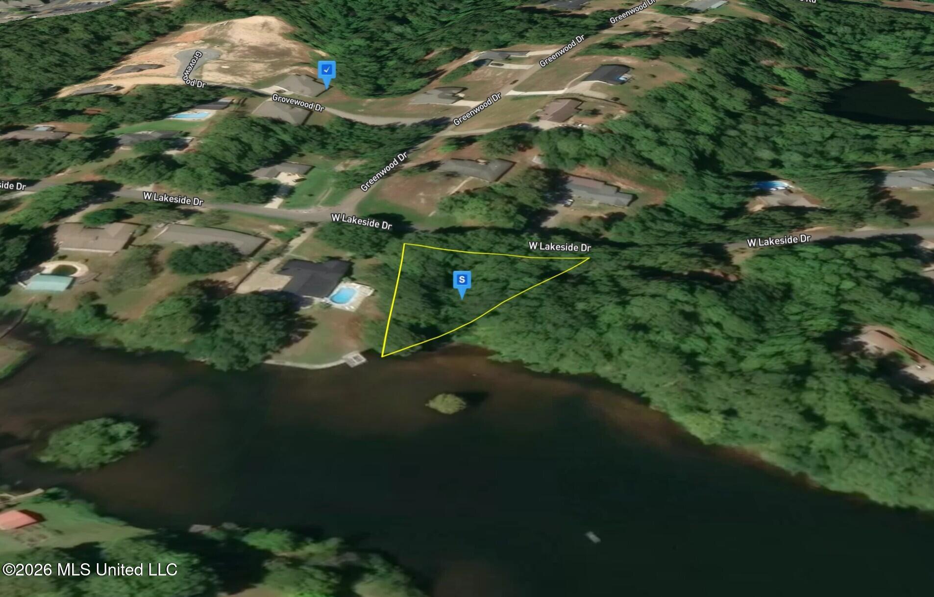 115 W Lakeside Drive