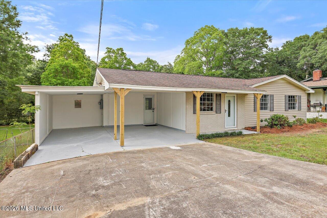 210 N Jadek Drive