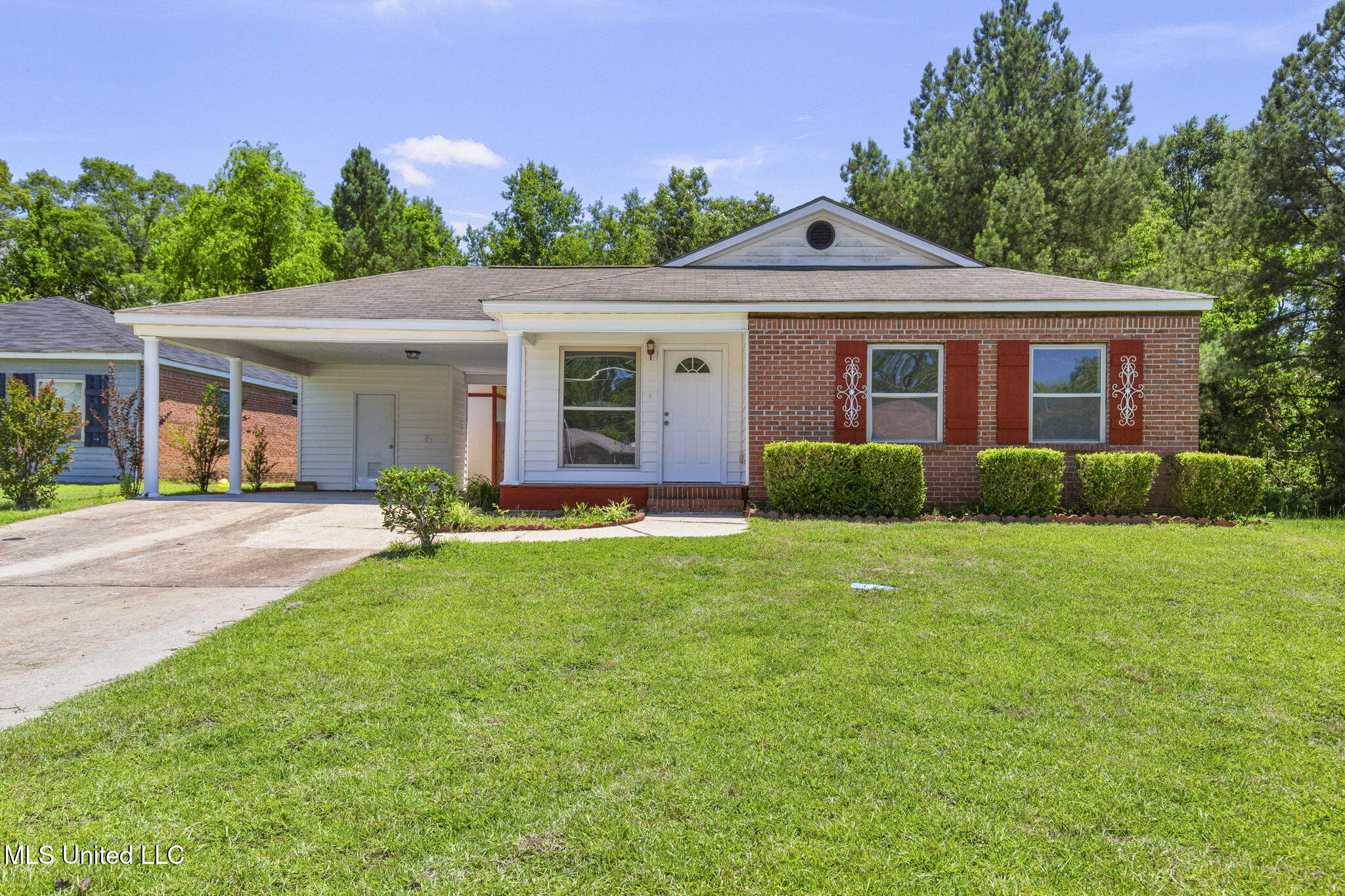 1914 Twin Pine Drive, Pearl, Mississippi image 1