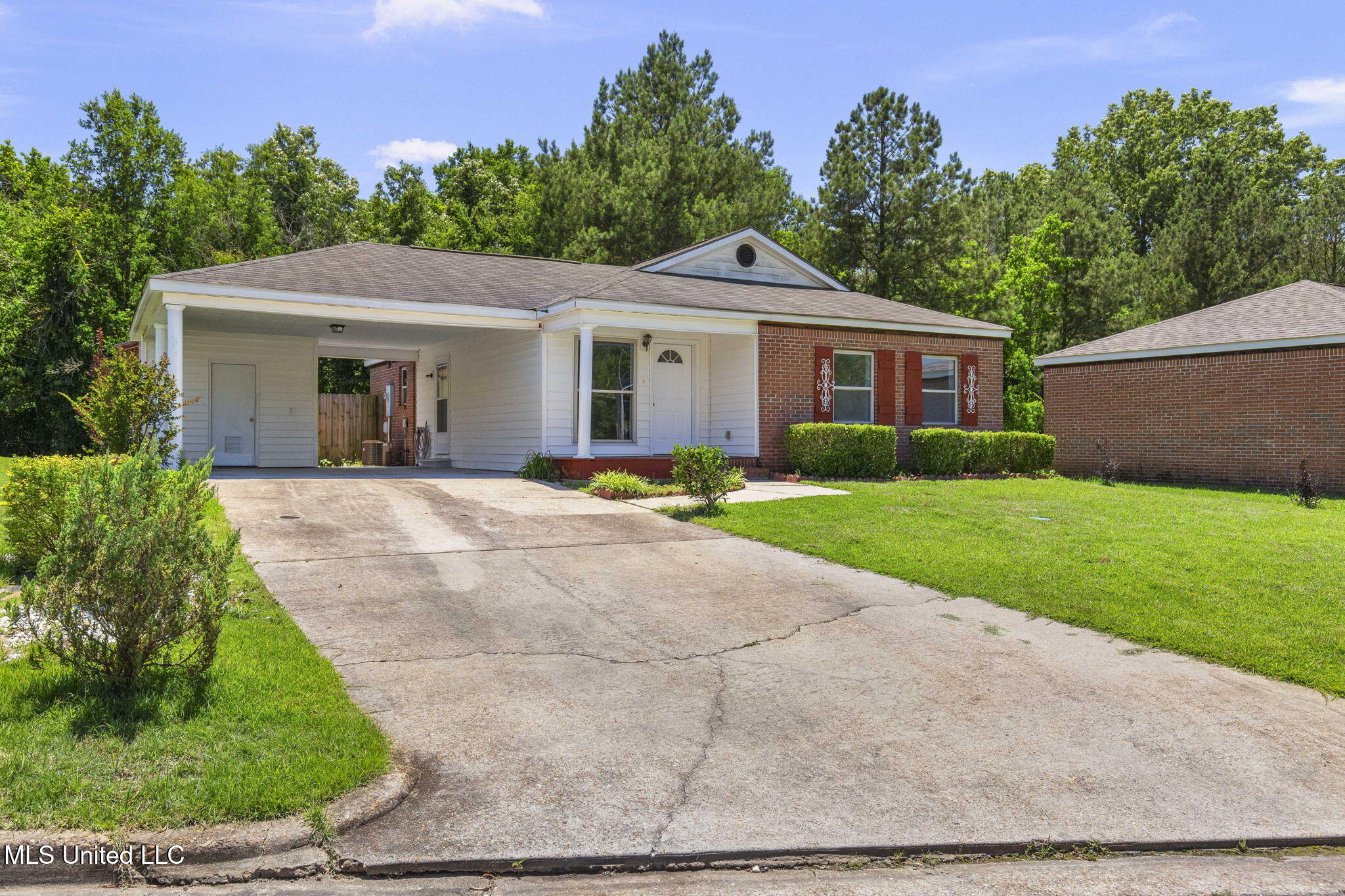 1914 Twin Pine Drive, Pearl, Mississippi image 3
