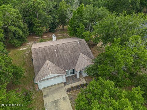 Single Family Residence in Ocean Springs MS 2505 Shelby Lane 4.jpg