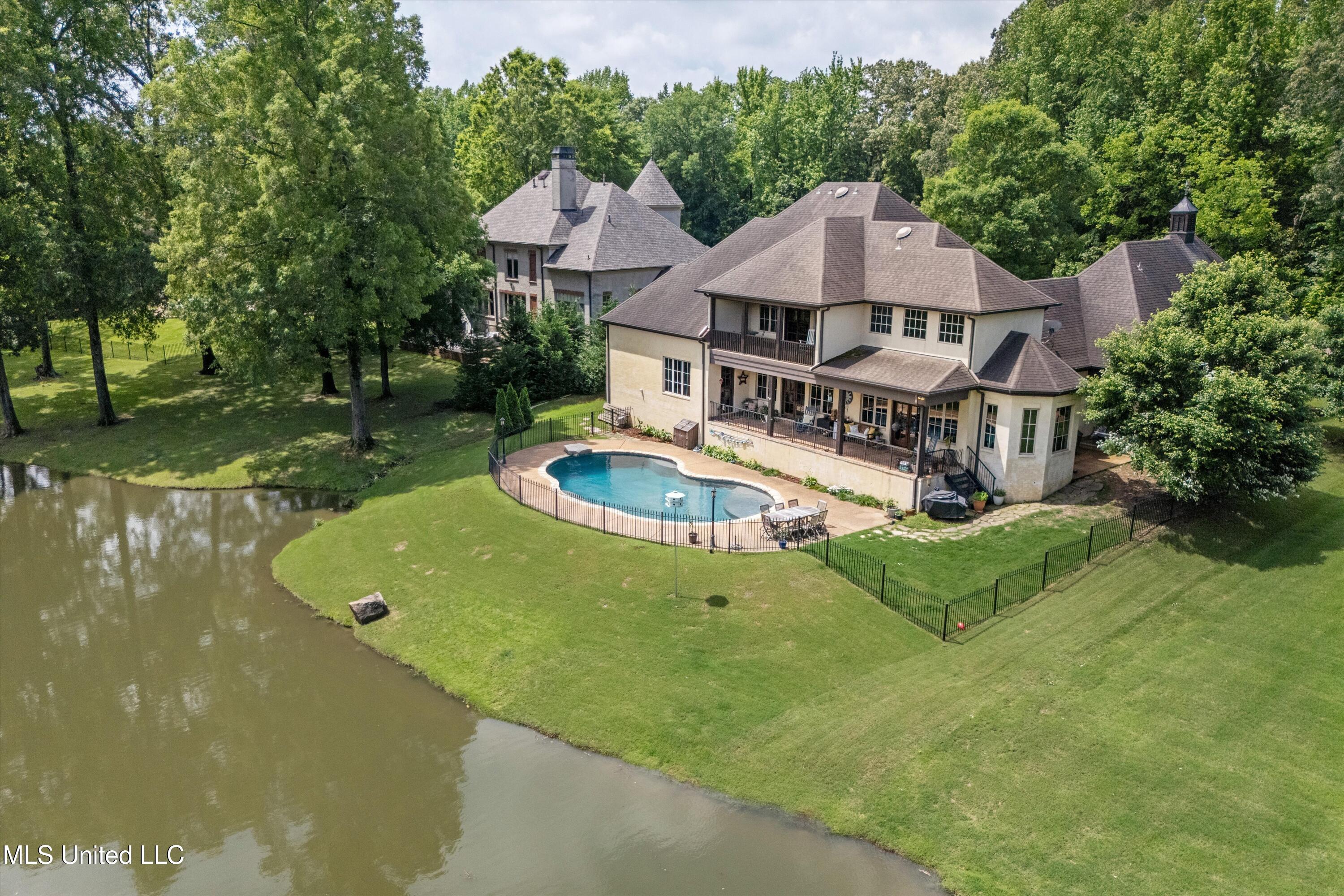 4666 Eiffel Lane, Nesbit, Mississippi image 6