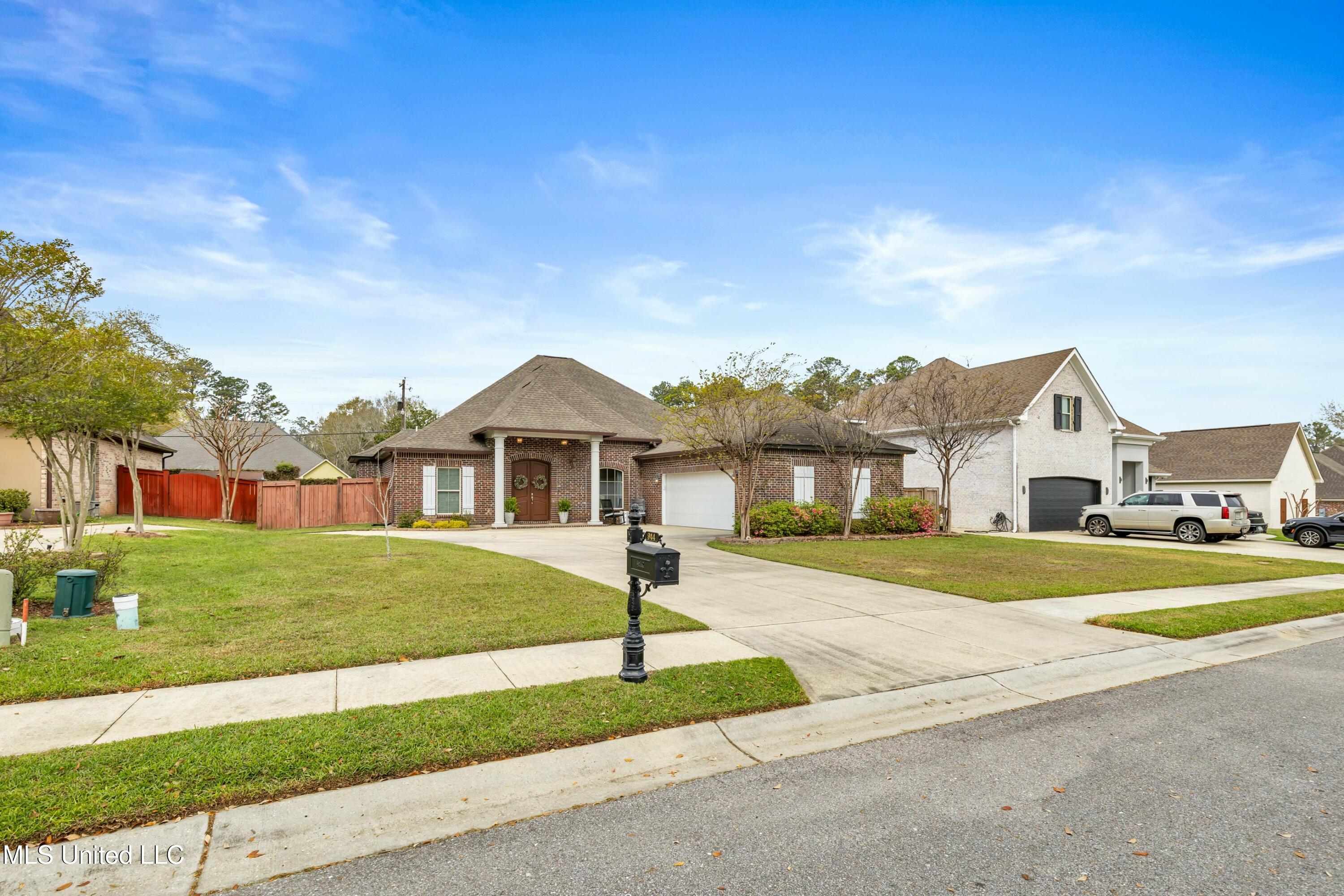 944 Caroline Drive, Biloxi, Mississippi image 2