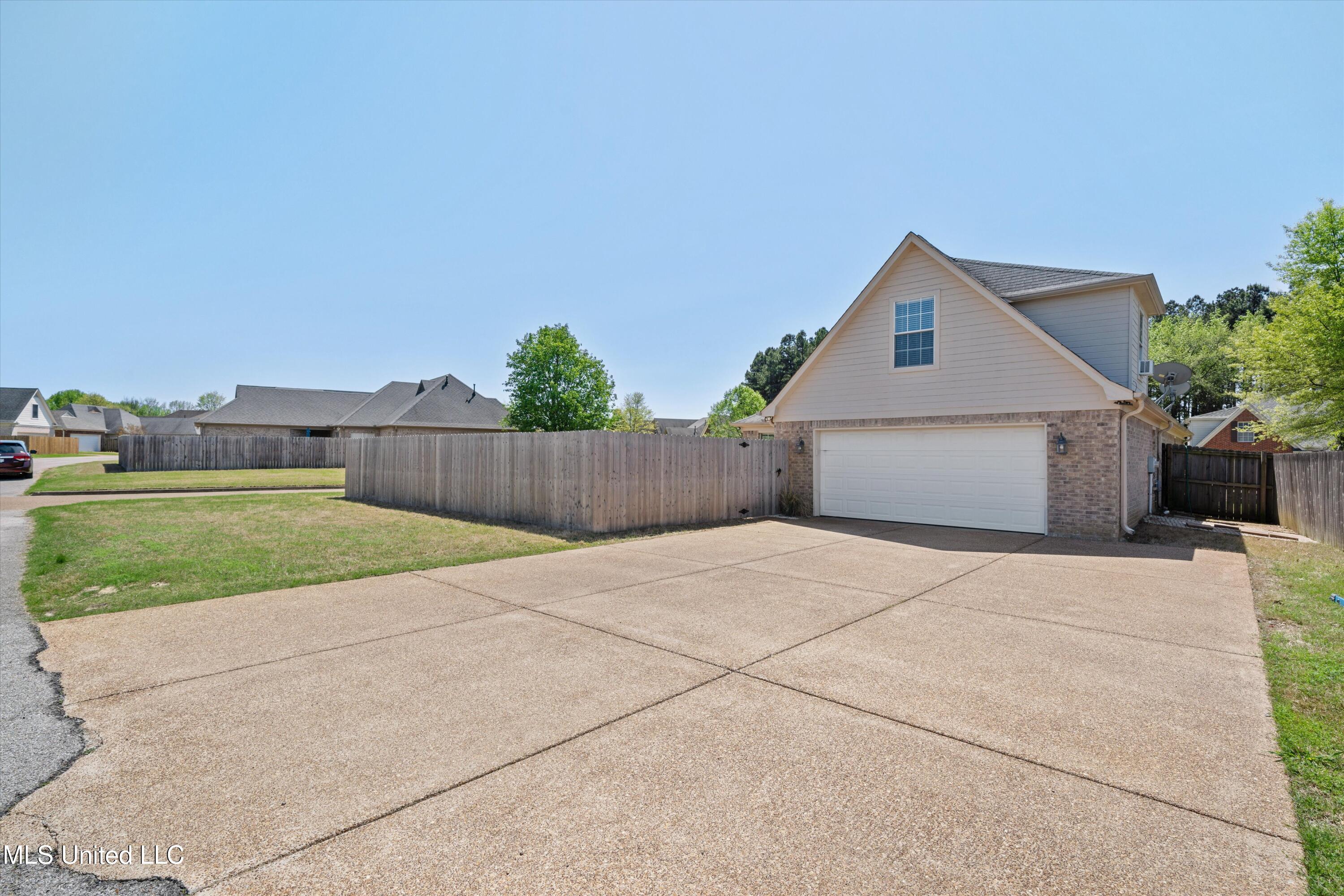 5830 E Bedford Loop, Southaven, Mississippi image 29