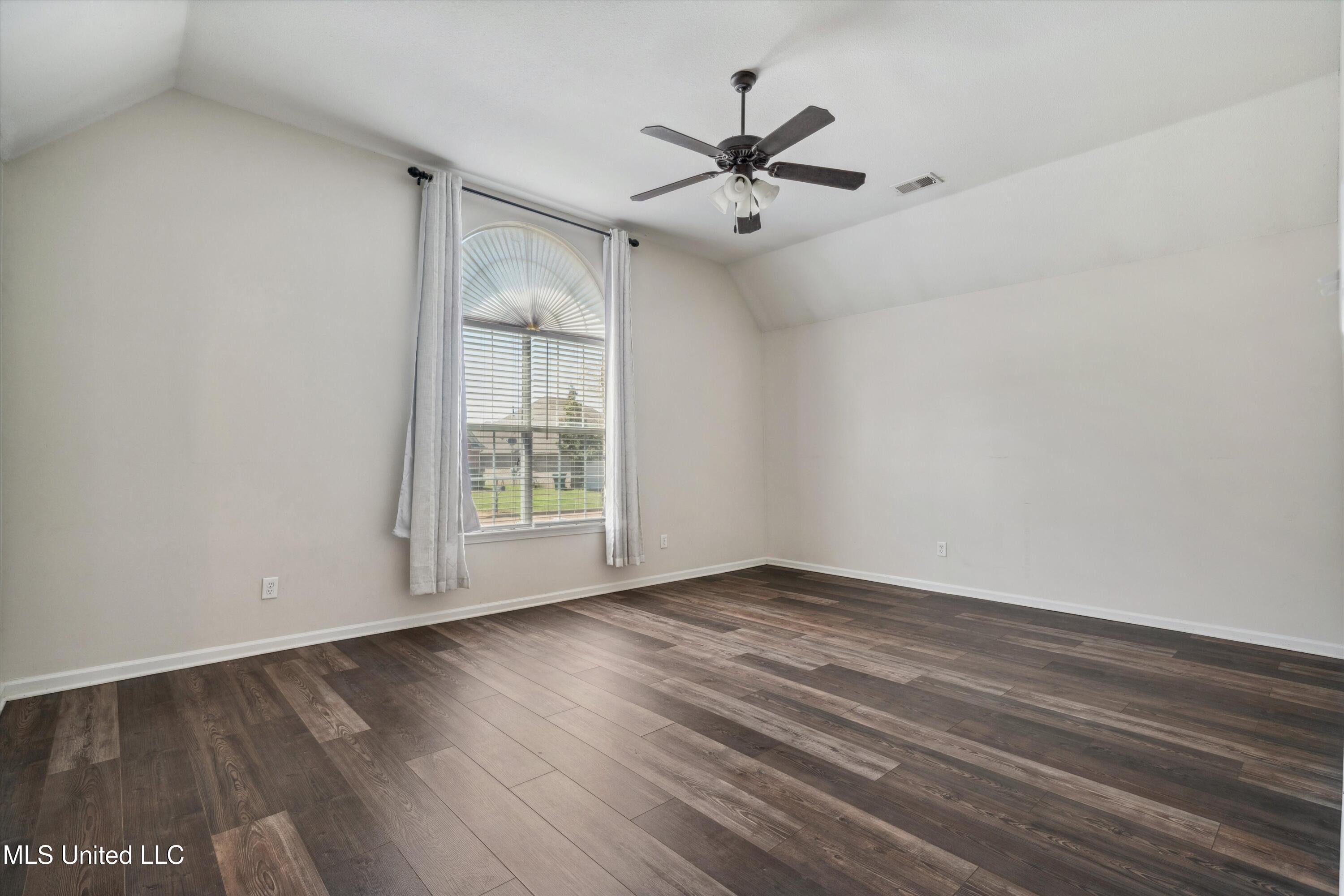 5830 E Bedford Loop, Southaven, Mississippi image 16