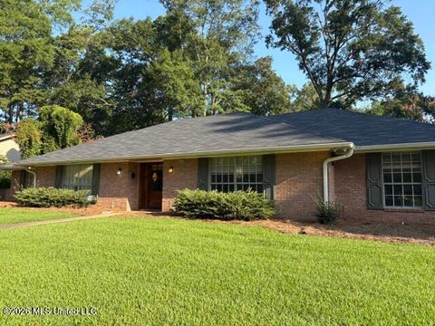 Homes For Sale - 5460 Saratoga Drive<br/> Jackson, MS 39211