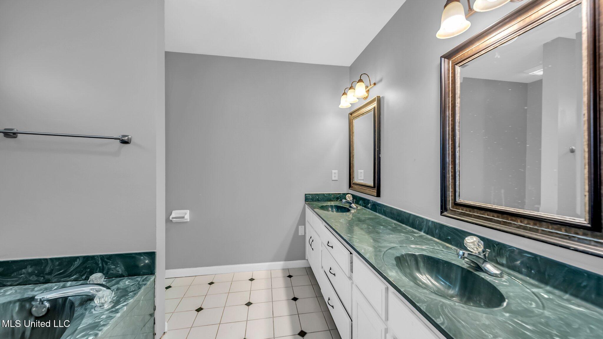 5086 Elmore Road, Southaven, Mississippi image 24