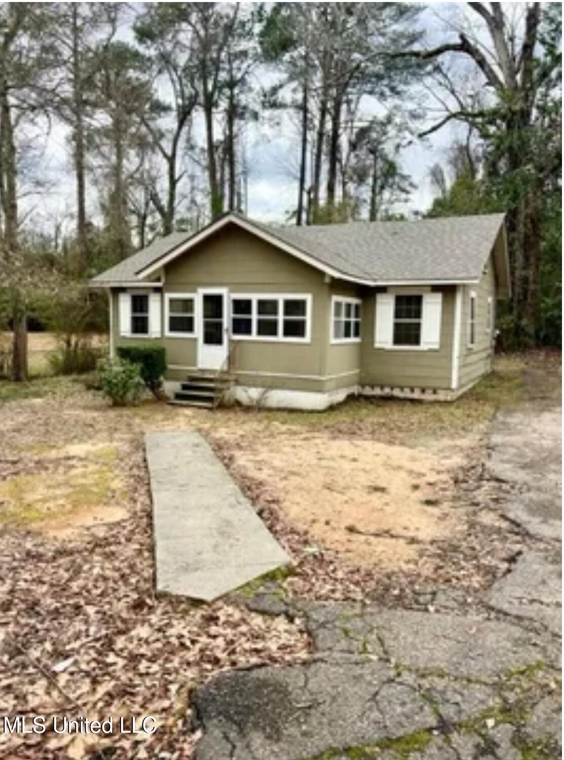 2206 N 3rd Avenue, Laurel, Mississippi image 2