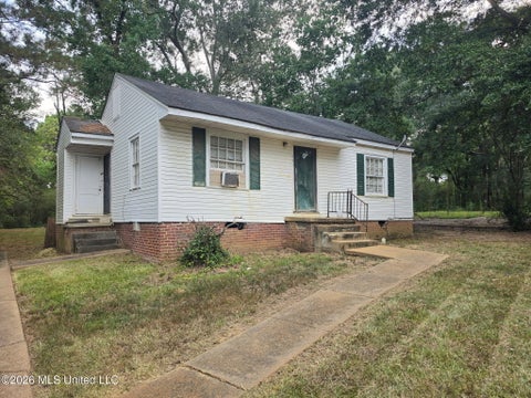 Homes For Sale - 959 Combs Street<br/> Jackson, MS 39204