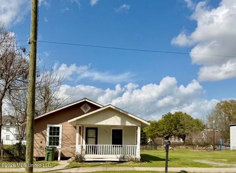 Homes For Sale - 115 W 4th Street<br/> Hattiesburg, MS 39401