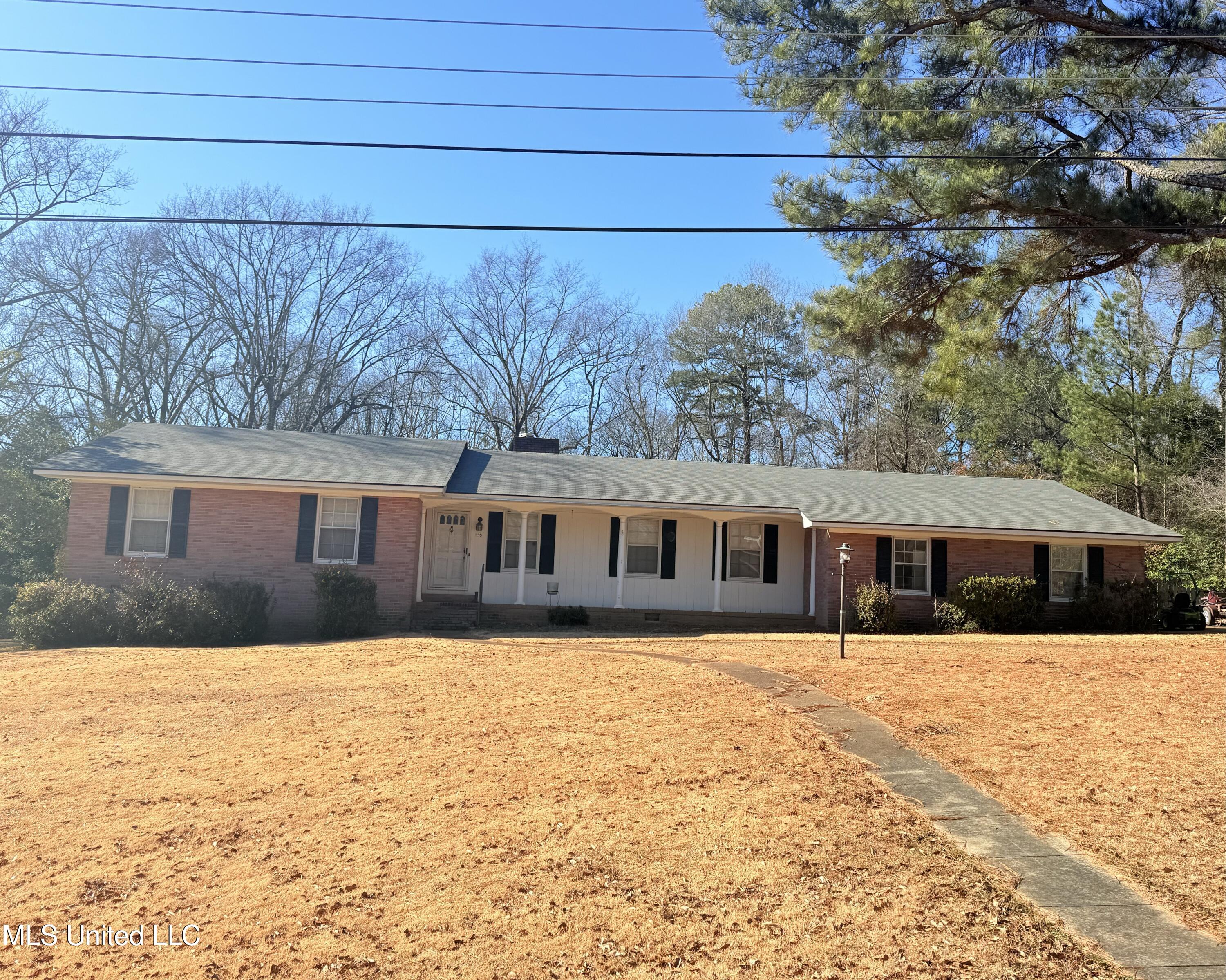 820 Ave Of Pines Street, Grenada, Mississippi image 1